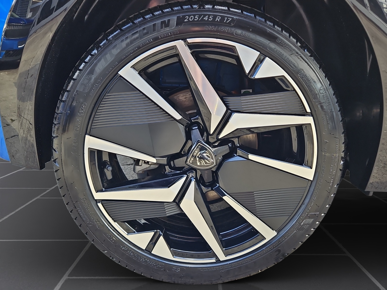 PEUGEOT 208 NEW Elektrik 115kW GT-image-9