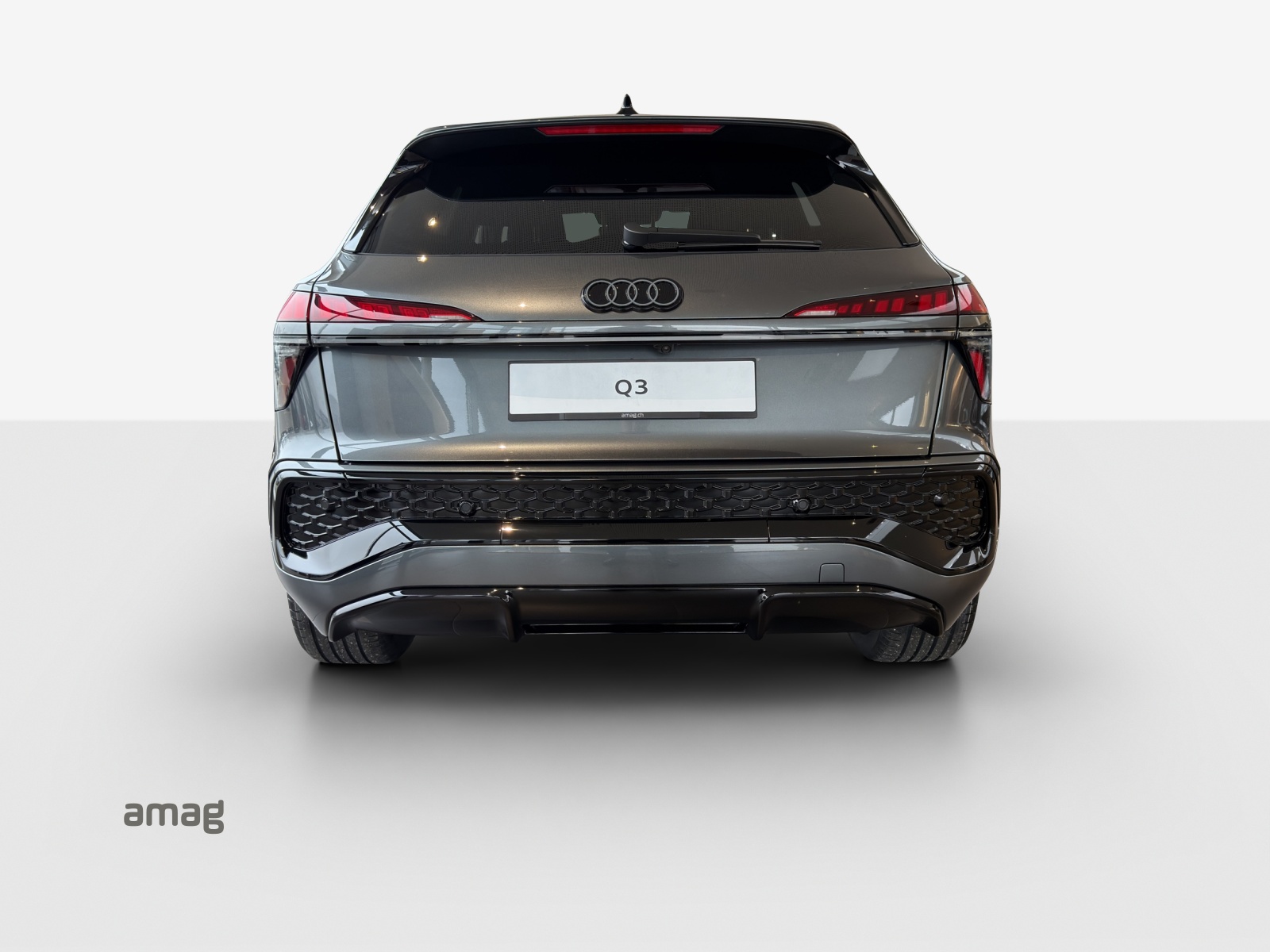 AUDI Q3 SUV 110 kW TFSI S tronic-image-2