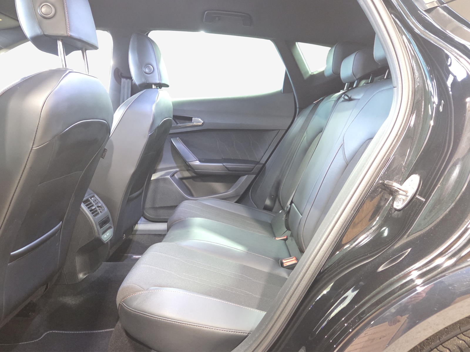 CUPRA Formentor 1.5 TSI DSG-image-11