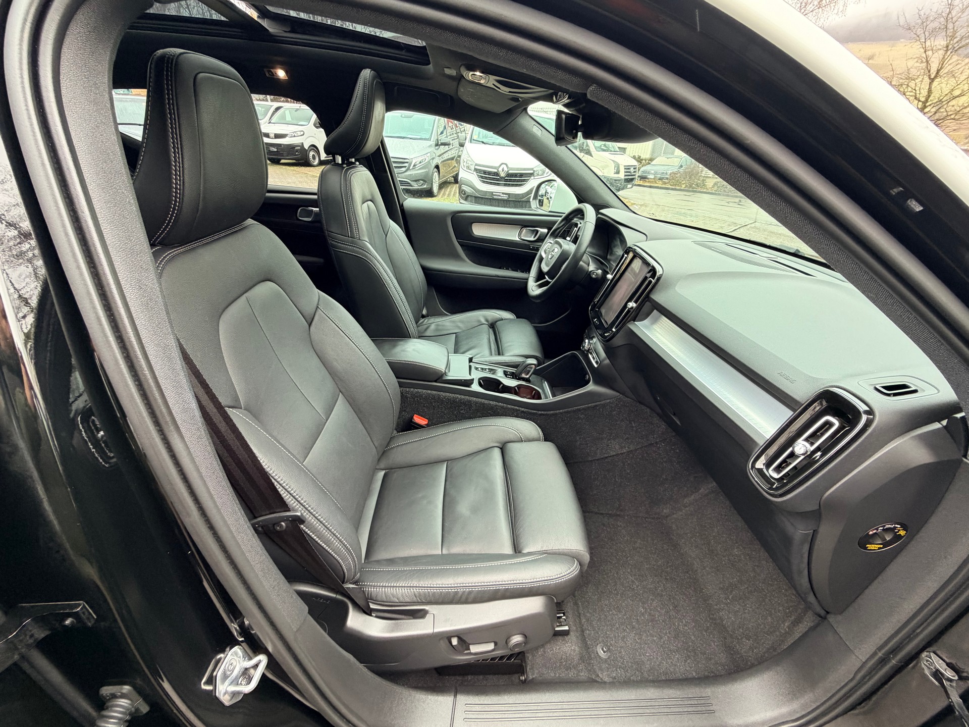 VOLVO XC40 T3 XCITE Geartronic-image-8