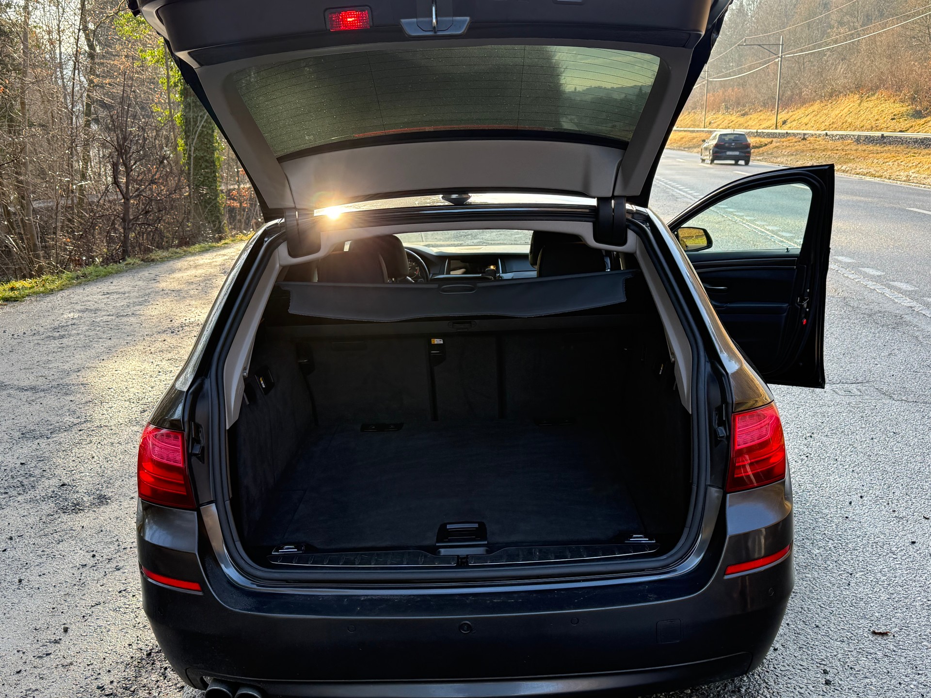 BMW 520d Touring xDrive Modern Line Steptronic-image-3