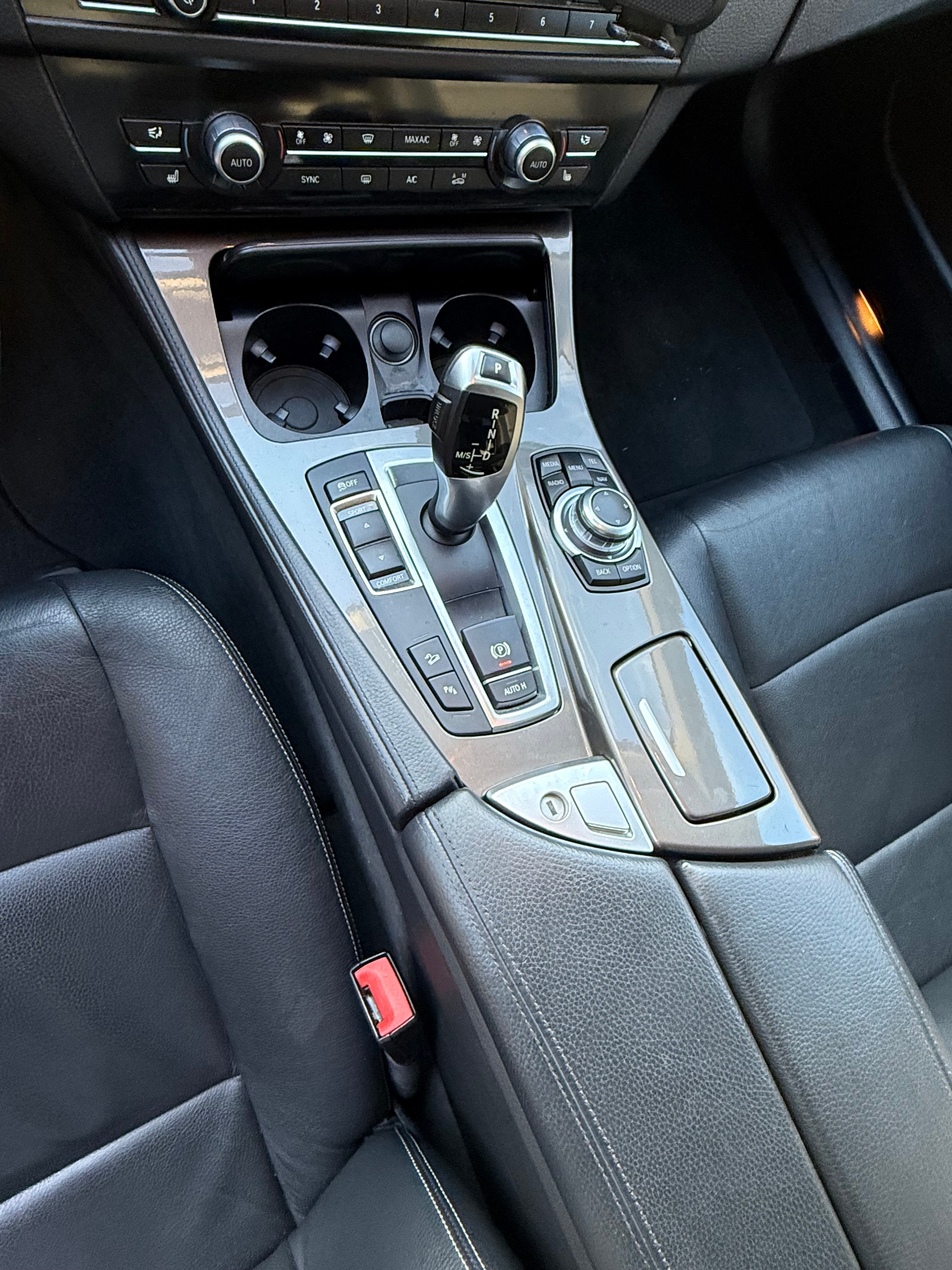 BMW 520d Touring xDrive Modern Line Steptronic-image-5