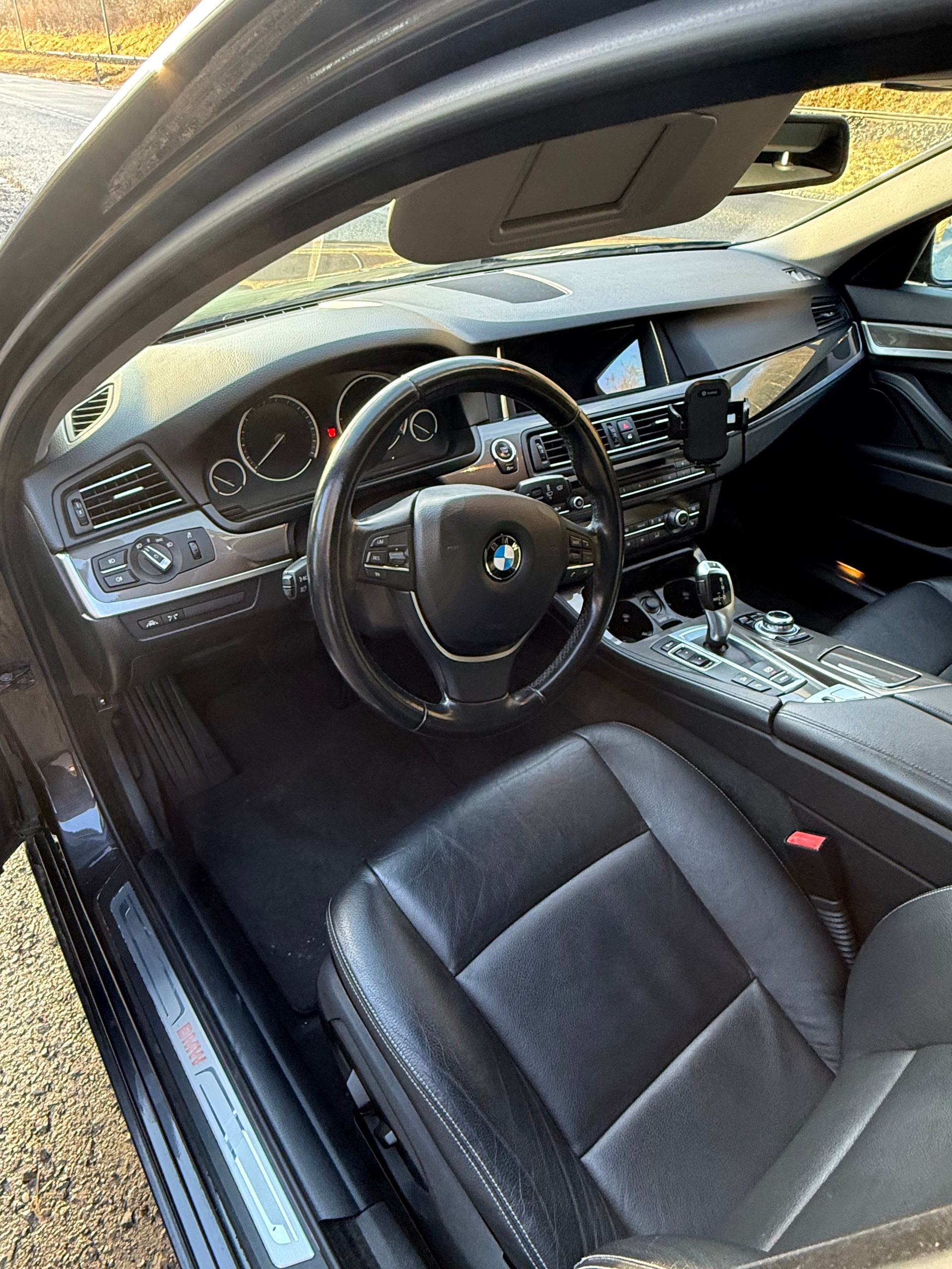 BMW 520d Touring xDrive Modern Line Steptronic-image-2
