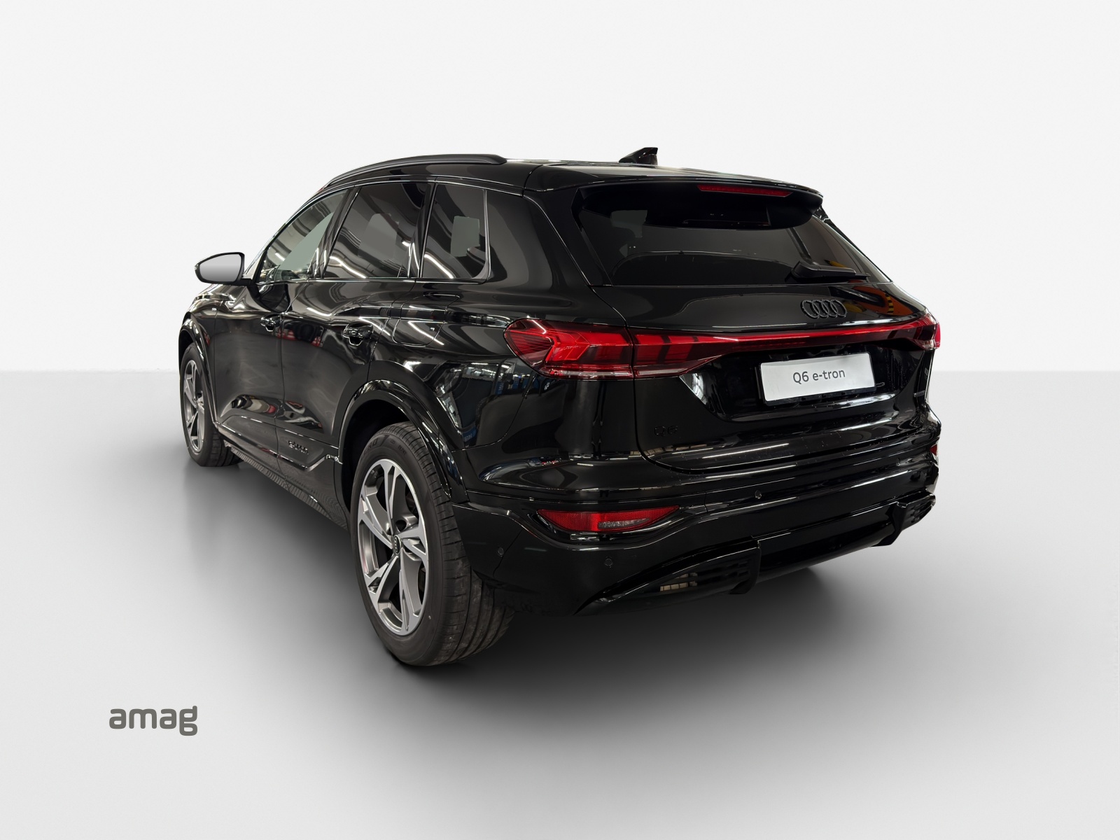 AUDI Q6 e-tron quattro-image-2