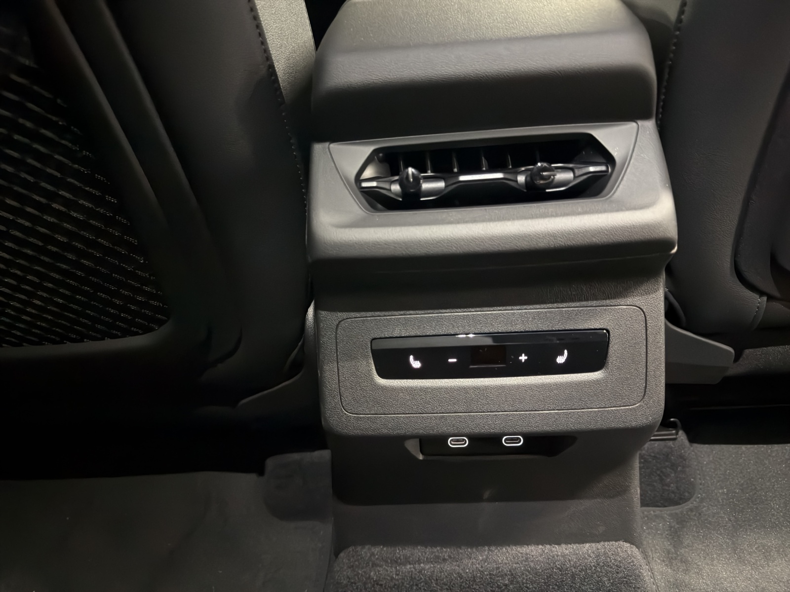 AUDI Q6 e-tron quattro-image-13