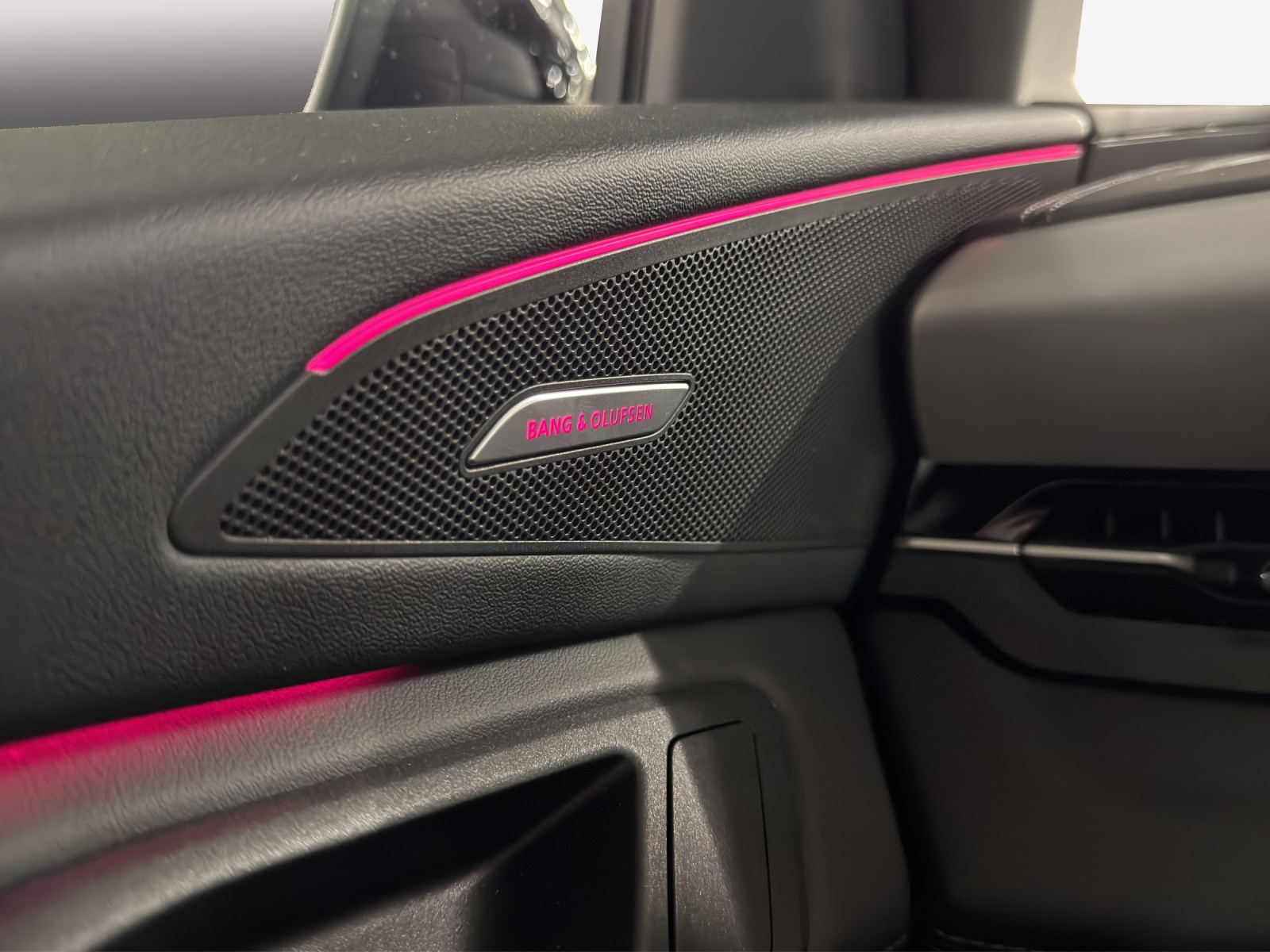 AUDI Q6 e-tron quattro-image-15