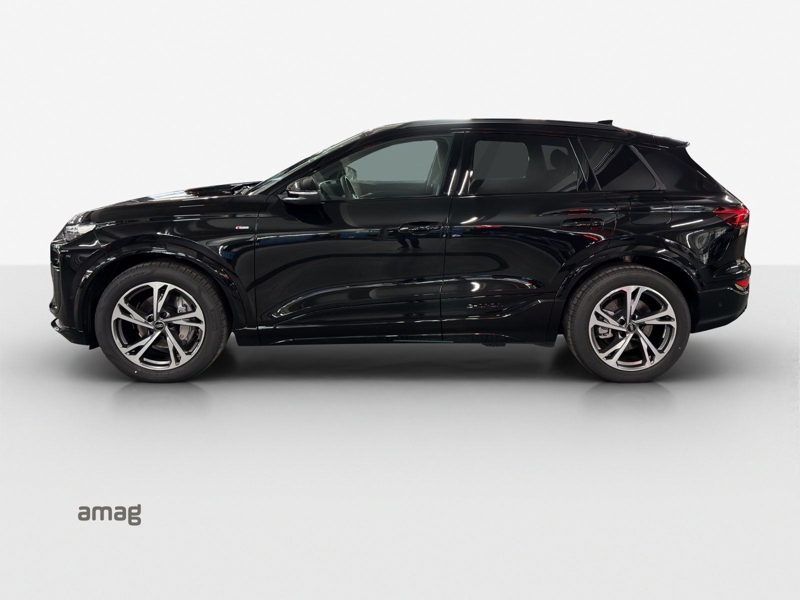 AUDI Q6 e-tron quattro-image-1