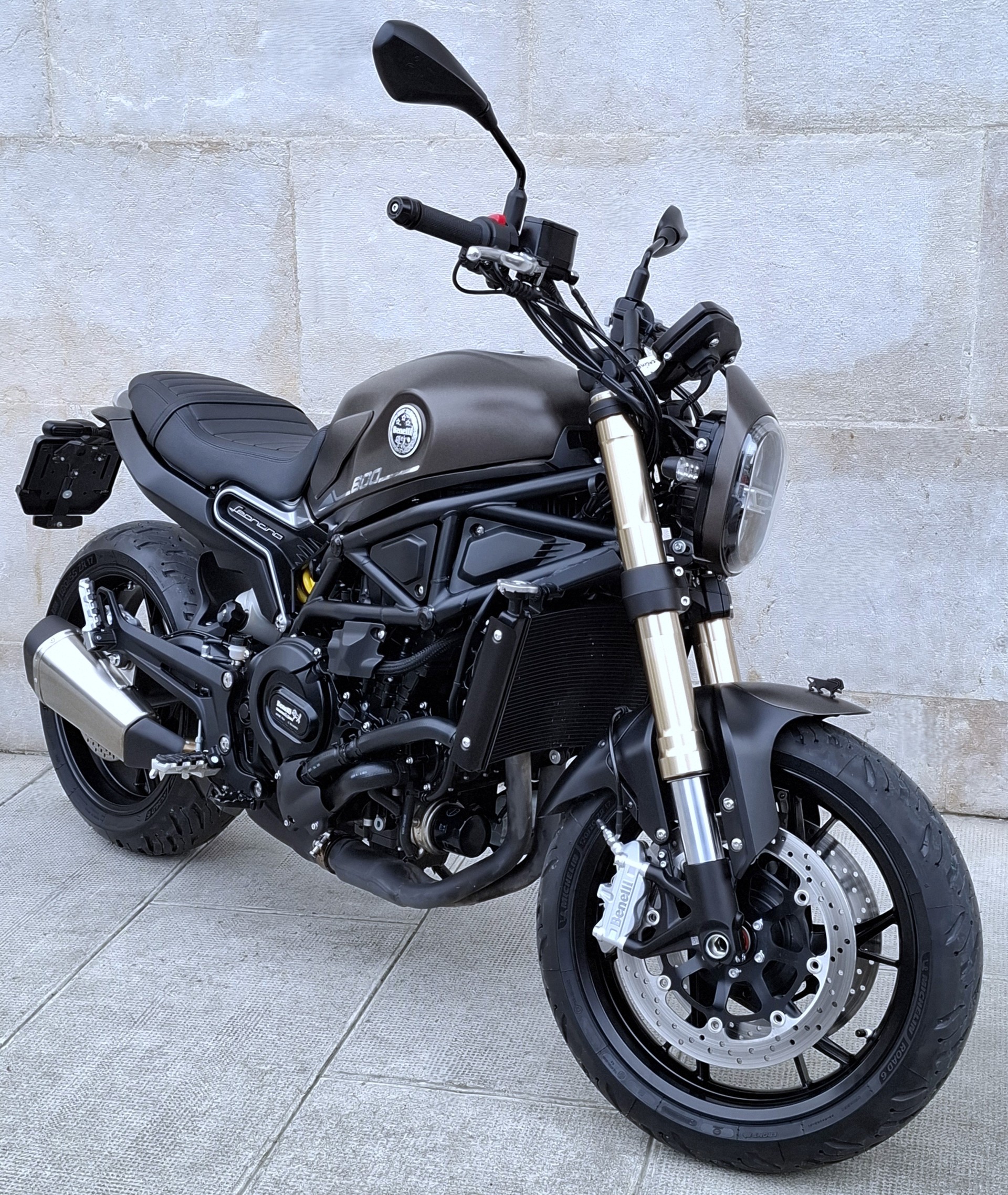 BENELLI Leoncino 800-showroom-element-1