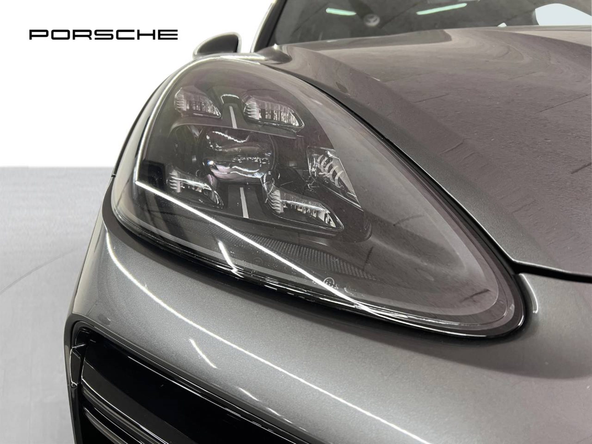 PORSCHE Cayenne Turbo S E-Hybrid Coupé-image-11