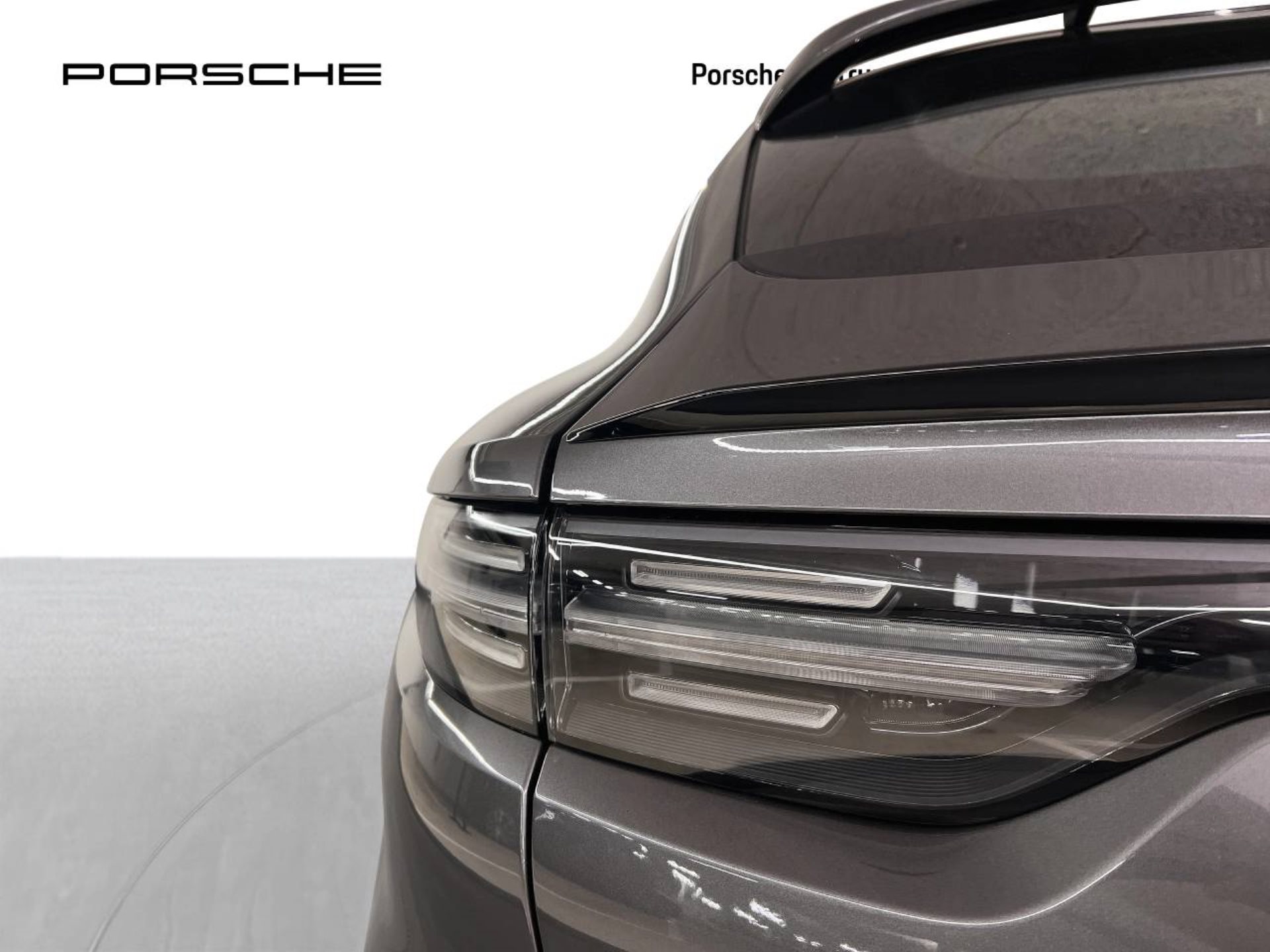 PORSCHE Cayenne Turbo S E-Hybrid Coupé-image-12