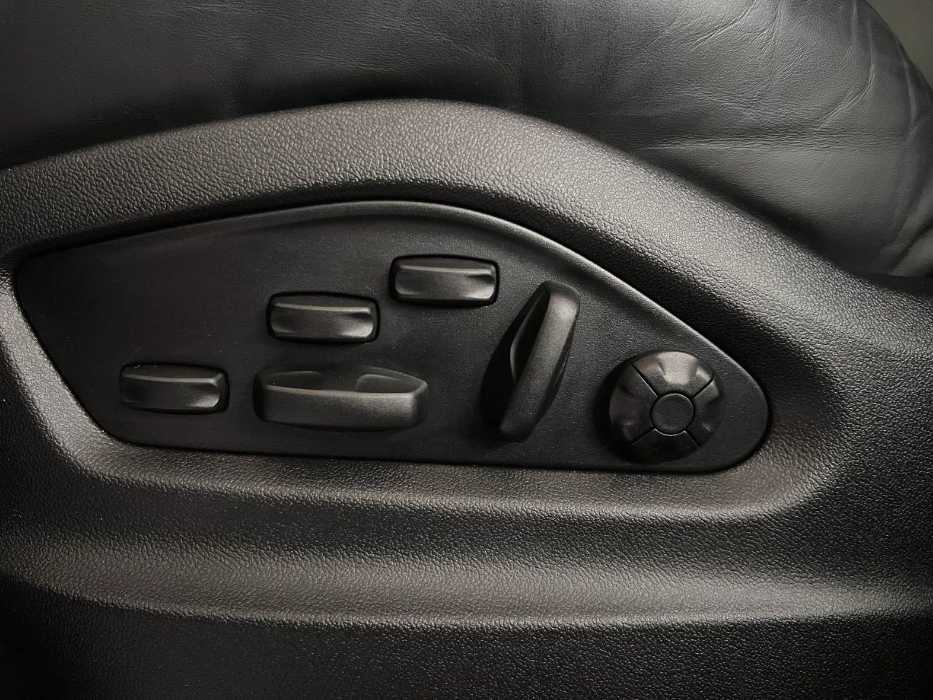 PORSCHE Cayenne Turbo S E-Hybrid Coupé-image-21