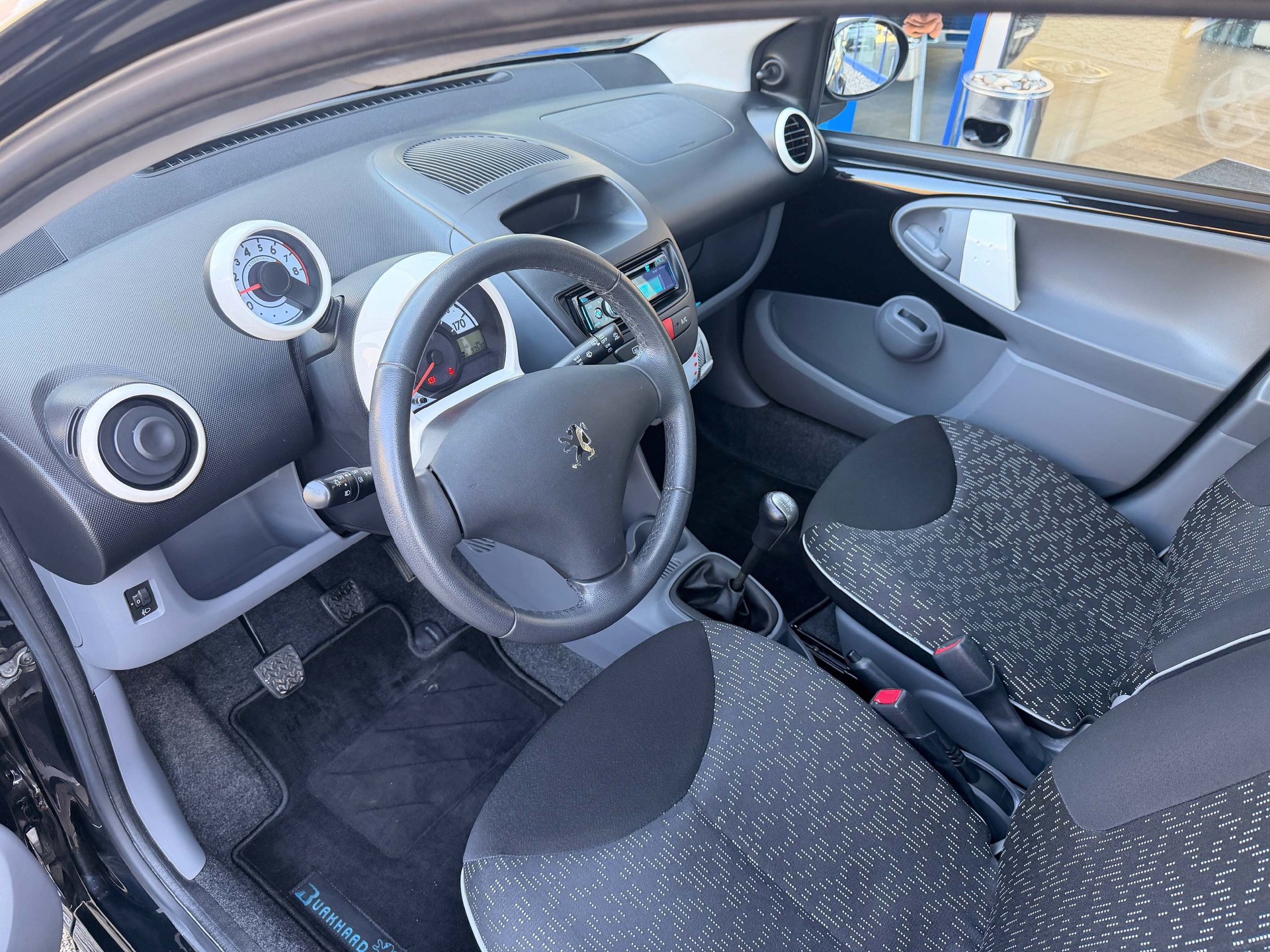 PEUGEOT 107 1.0 Trendy-image-8