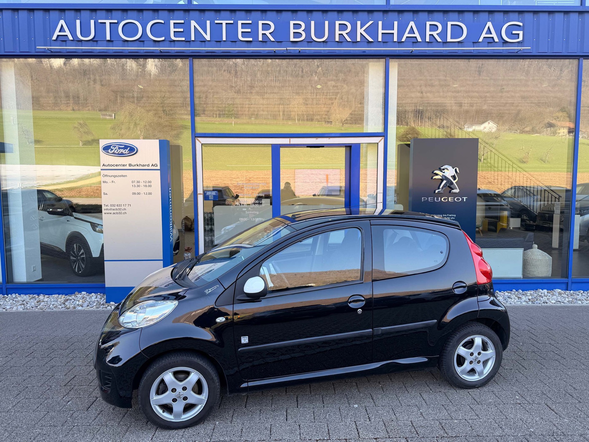 PEUGEOT 107 1.0 Trendy-image-0
