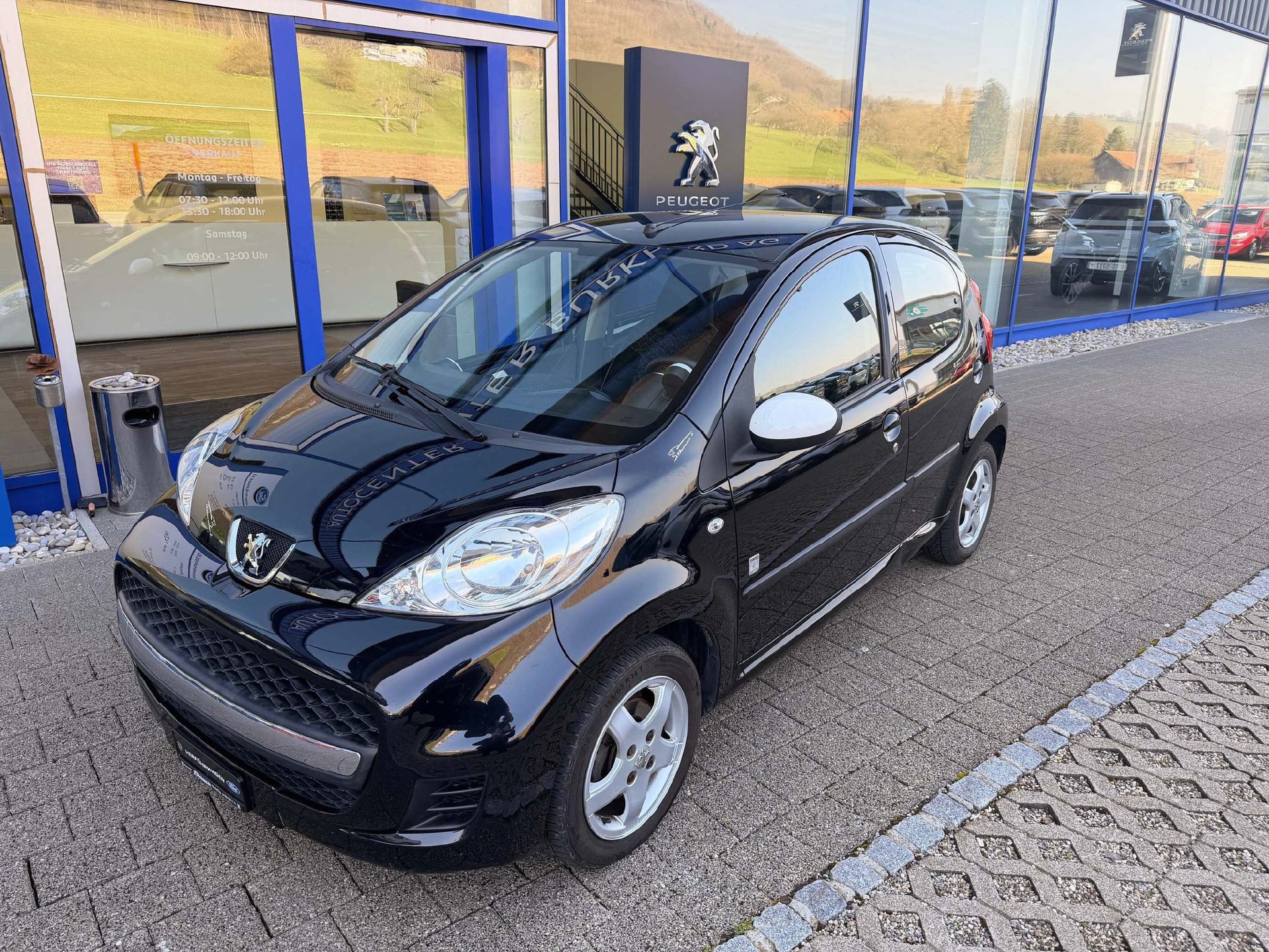 PEUGEOT 107 1.0 Trendy-image-1