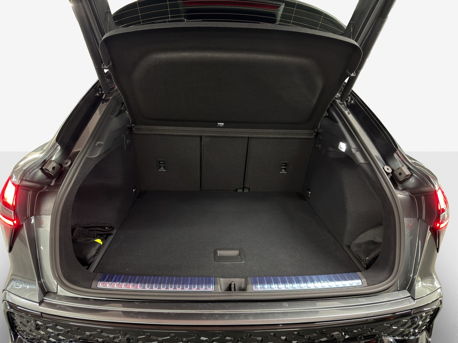 AUDI Q3 Sportback TFSI quattro 195 kW S tronic-image-12