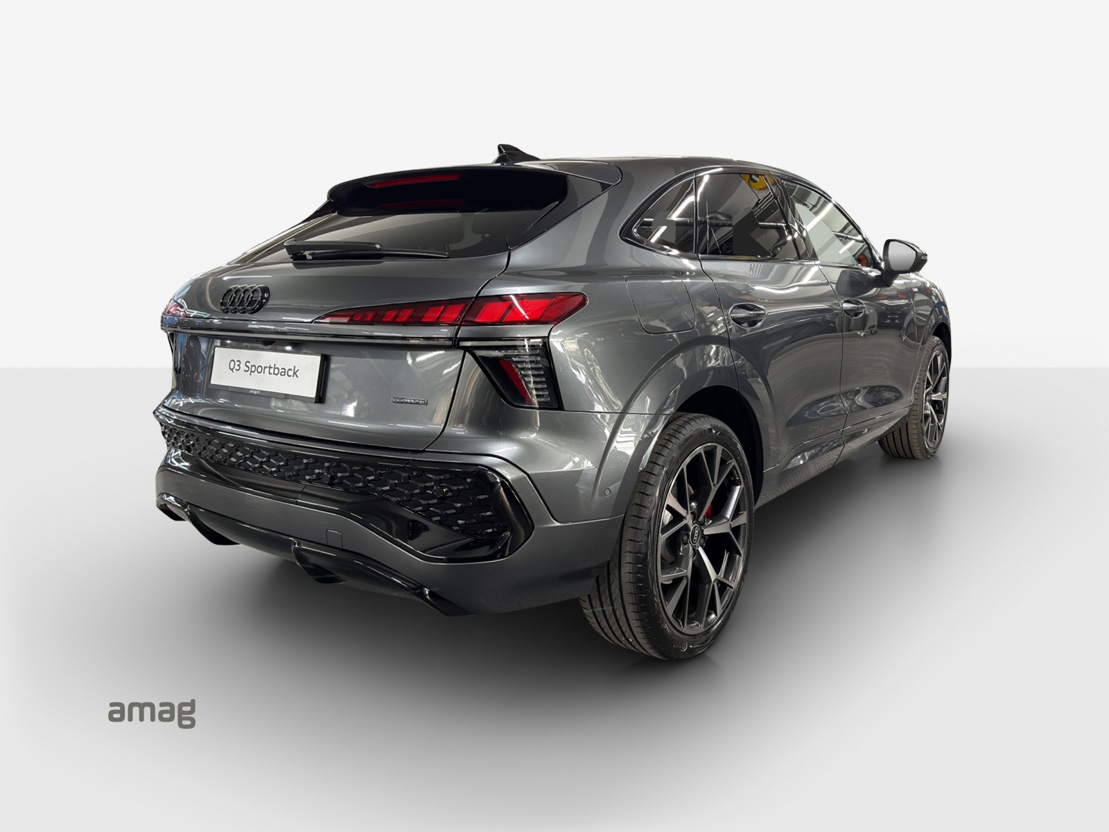 AUDI Q3 Sportback TFSI quattro 195 kW S tronic-image-4