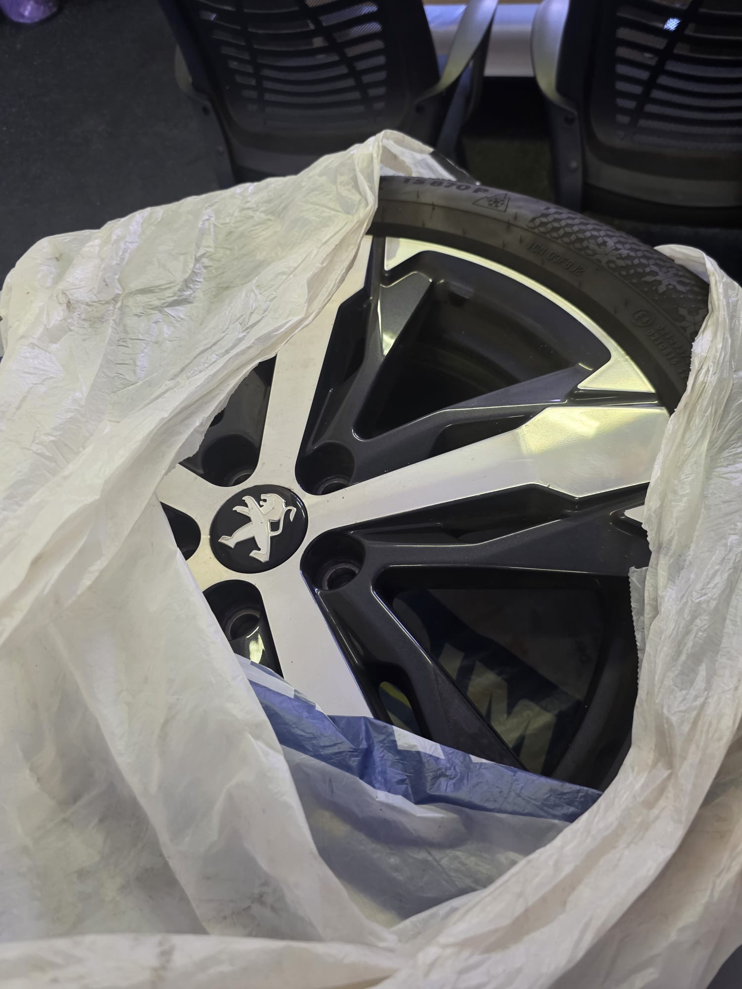 PEUGEOT 5008 1.6 Mountain Édition GT EAT8-image-13