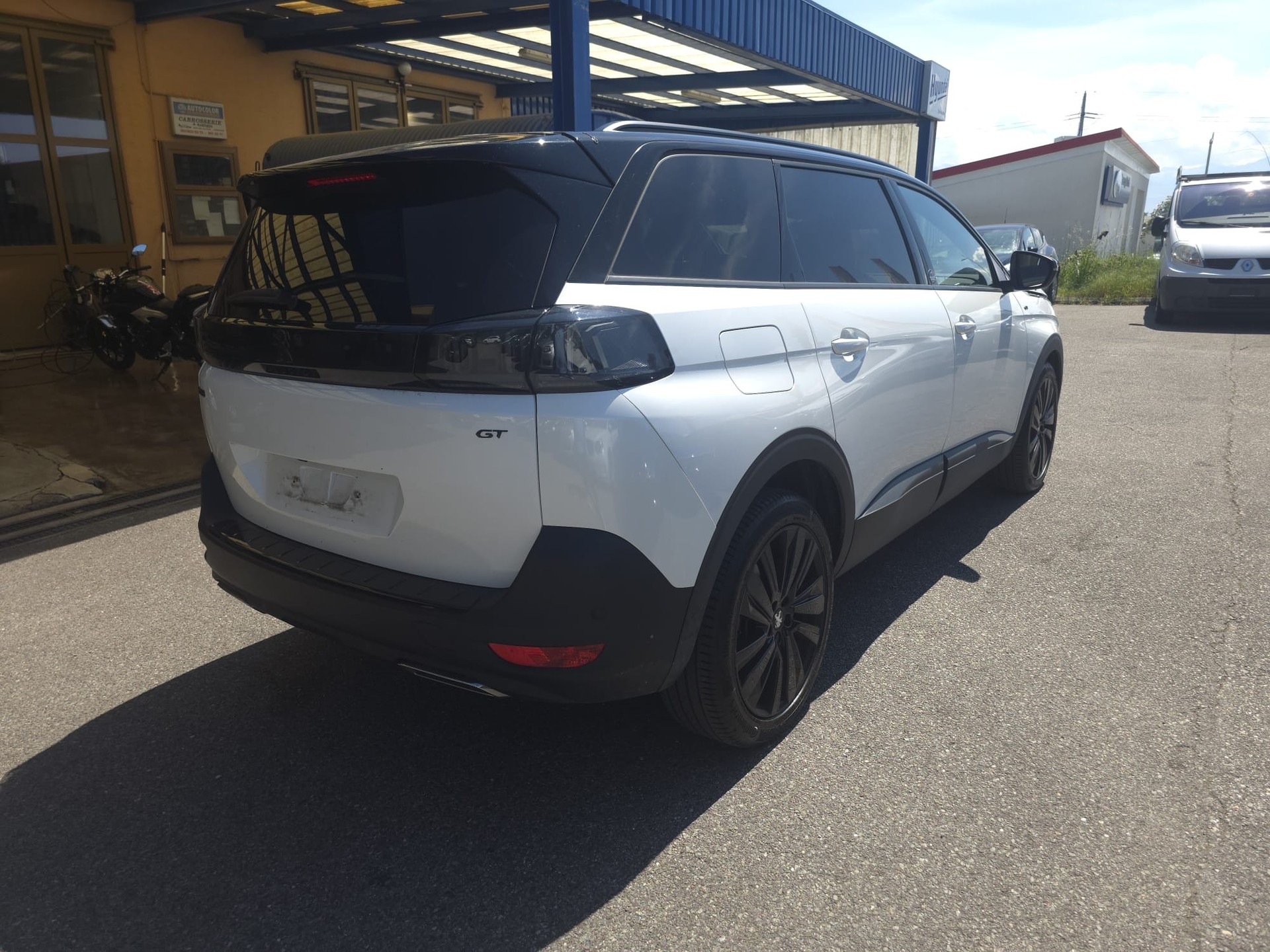 PEUGEOT 5008 1.6 Mountain Édition GT EAT8-image-4