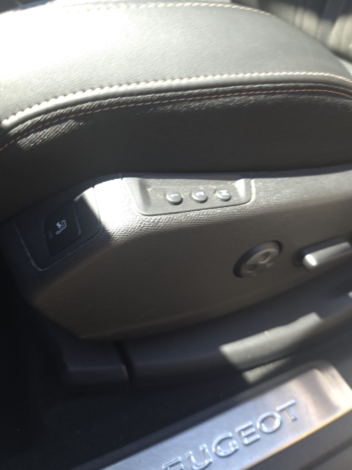 PEUGEOT 5008 1.6 Mountain Édition GT EAT8-image-12