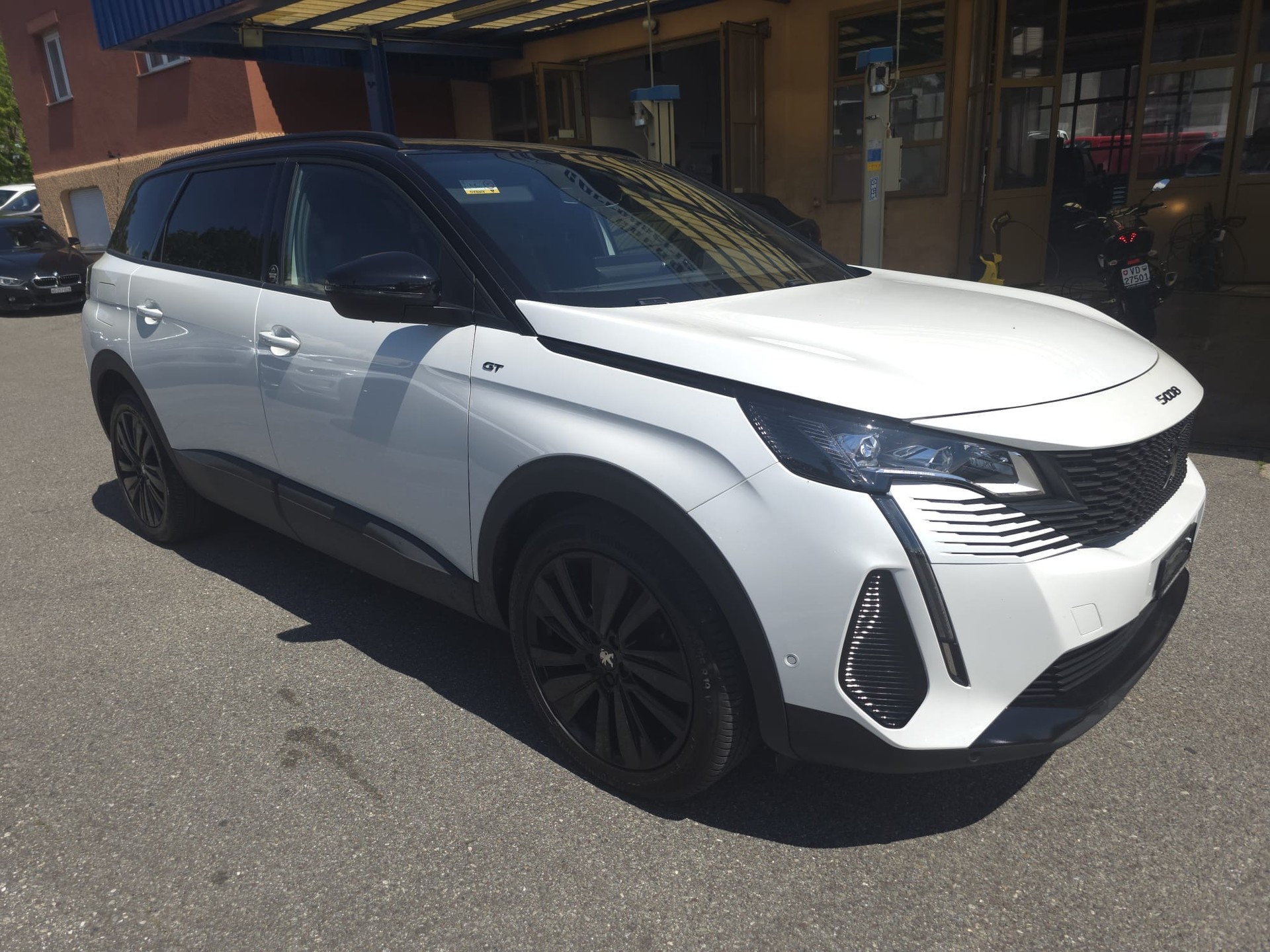 PEUGEOT 5008 1.6 Mountain Édition GT EAT8-image-2