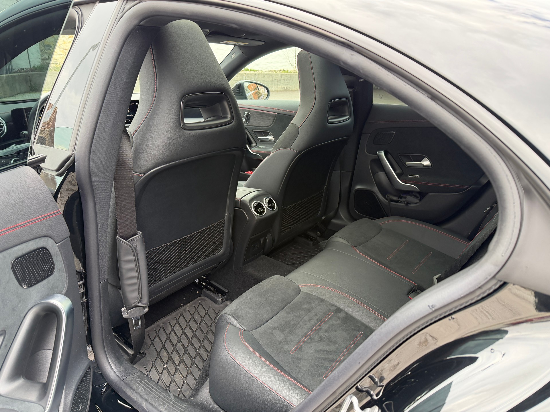 MERCEDES-BENZ CLA 220 d 4Matic AMG Line 8G-DCT-image-8