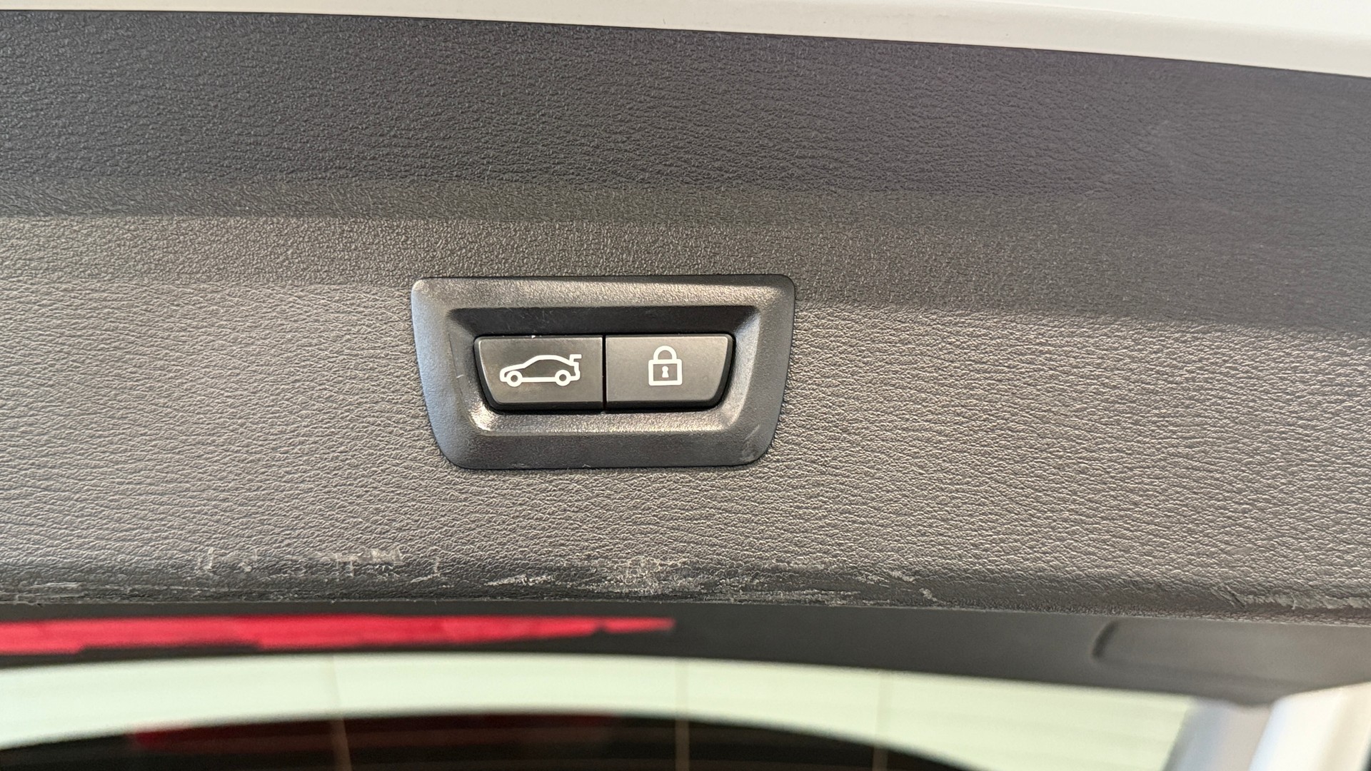 BMW X1 xDrive 18d SportLine | ALLRAD | AUTOMAT | HEAD-UP DISPLAY | LEDER | RÜCKFAHRKAMERA | EL. HECKKLAPPE | KEYLESS | CH-FZG-image-15