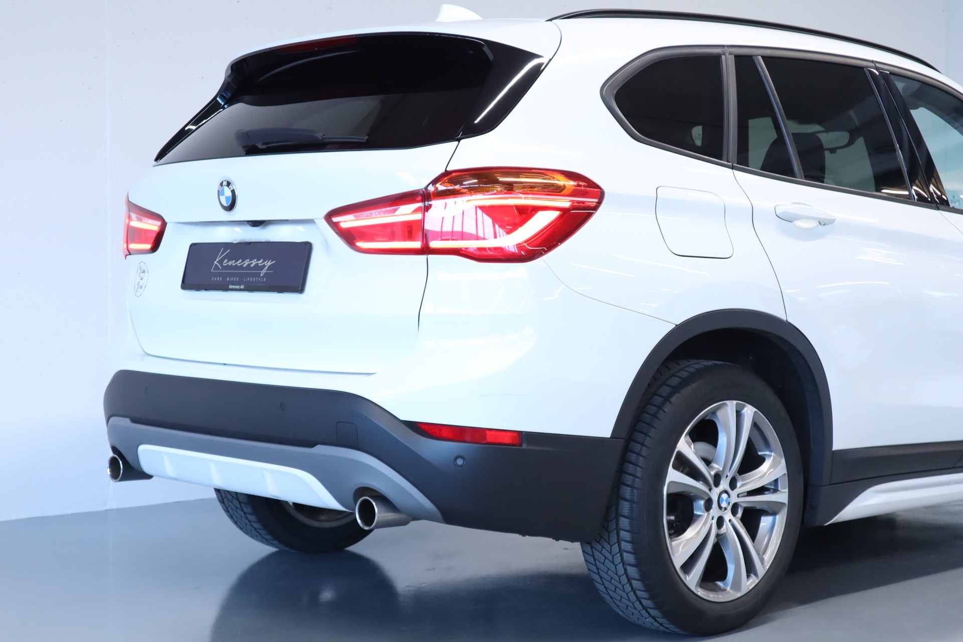 BMW X1 xDrive 18d SportLine | ALLRAD | AUTOMAT | HEAD-UP DISPLAY | LEDER | RÜCKFAHRKAMERA | EL. HECKKLAPPE | KEYLESS | CH-FZG-image-4