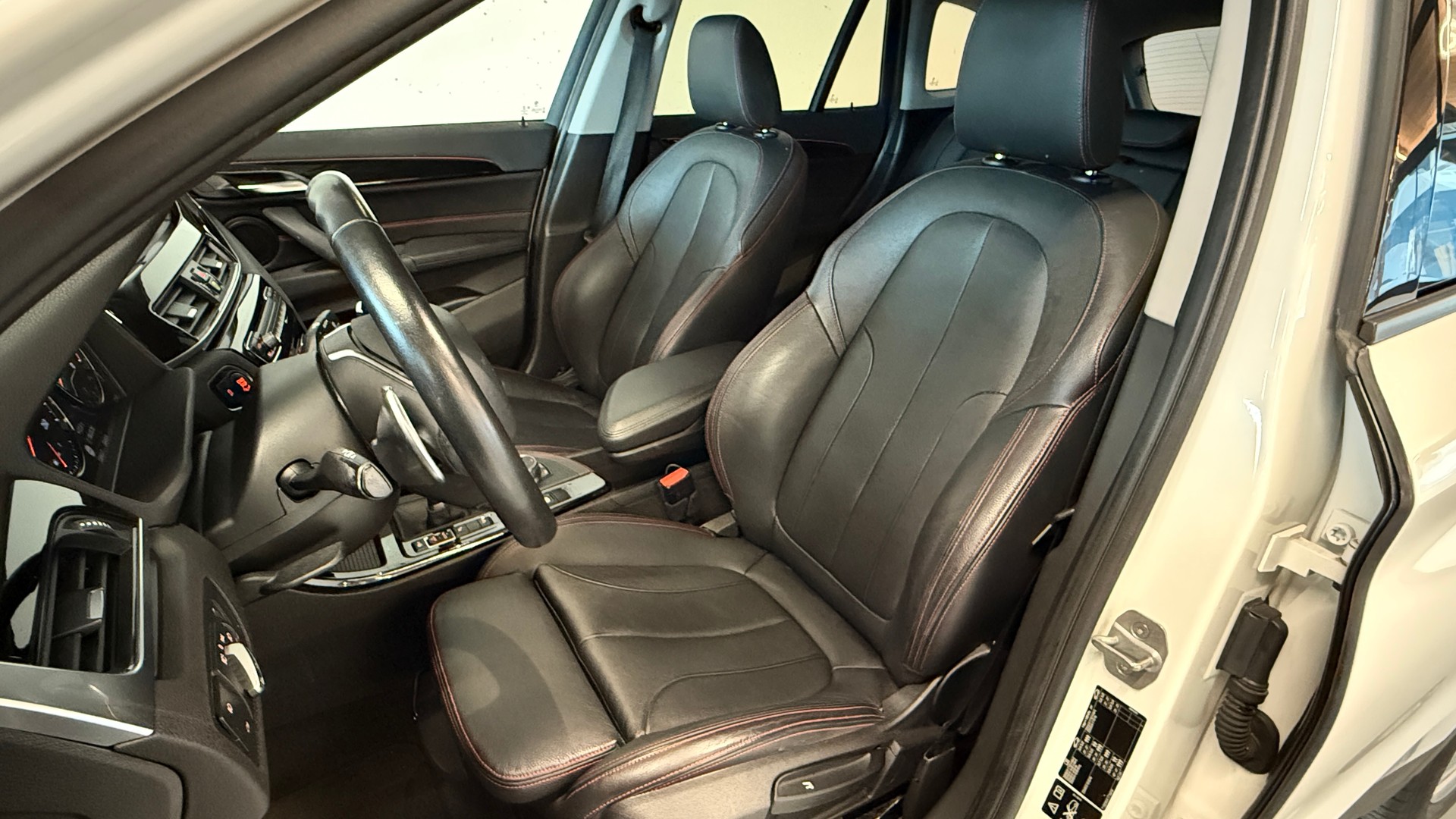 BMW X1 xDrive 18d SportLine | ALLRAD | AUTOMAT | HEAD-UP DISPLAY | LEDER | RÜCKFAHRKAMERA | EL. HECKKLAPPE | KEYLESS | CH-FZG-image-10