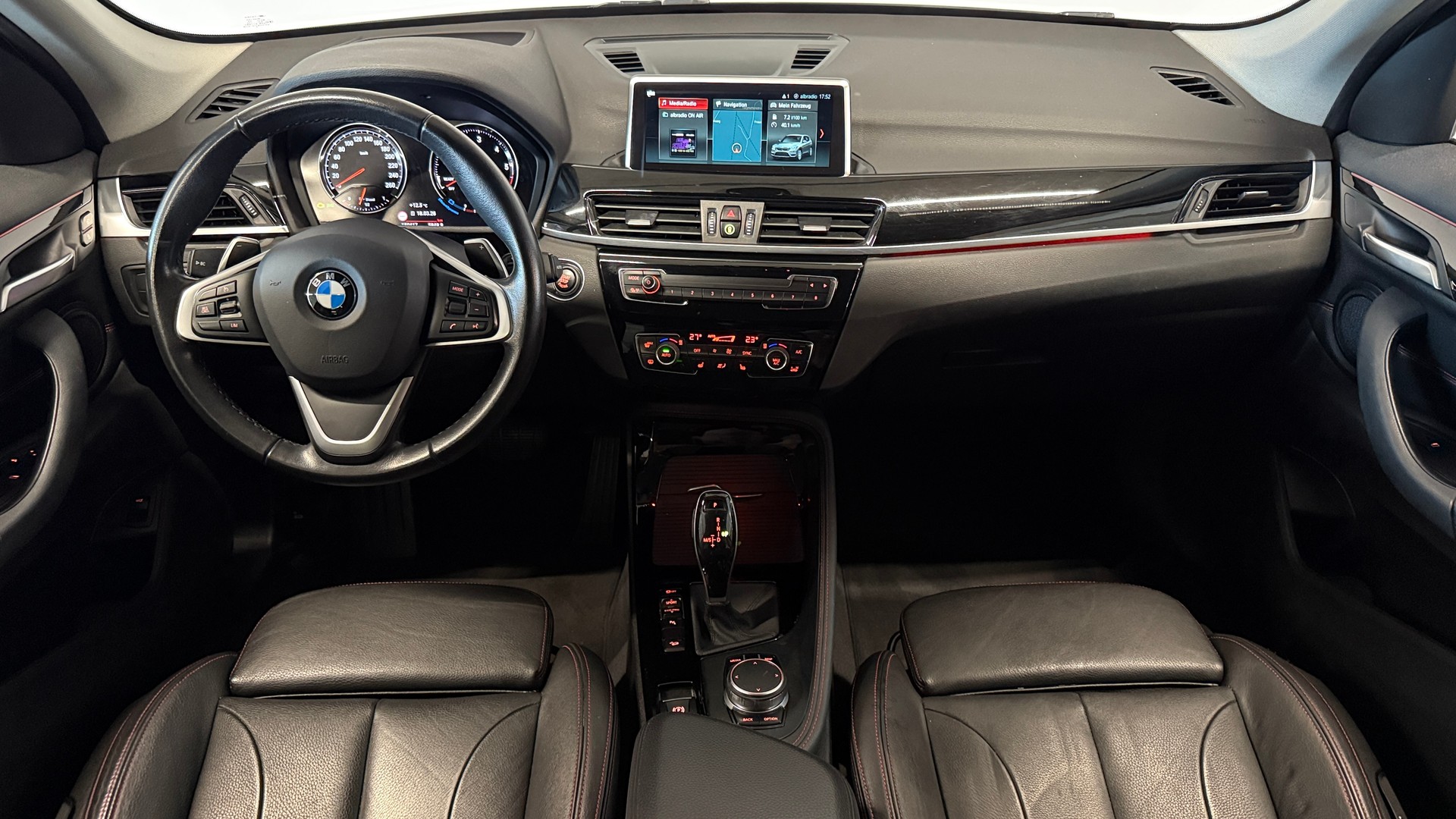 BMW X1 xDrive 18d SportLine | ALLRAD | AUTOMAT | HEAD-UP DISPLAY | LEDER | RÜCKFAHRKAMERA | EL. HECKKLAPPE | KEYLESS | CH-FZG-image-11