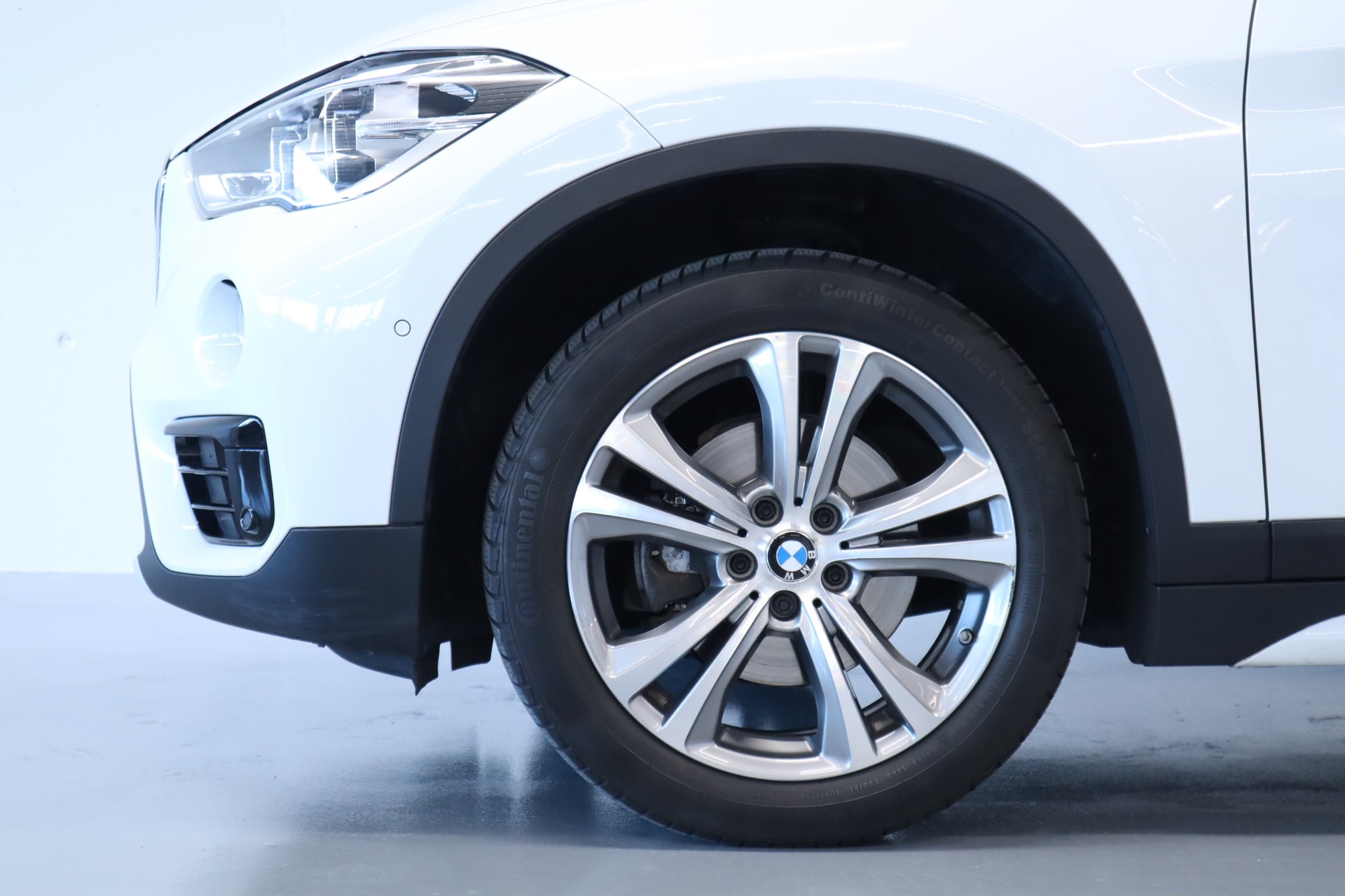 BMW X1 xDrive 18d SportLine | ALLRAD | AUTOMAT | HEAD-UP DISPLAY | LEDER | RÜCKFAHRKAMERA | EL. HECKKLAPPE | KEYLESS | CH-FZG-image-2