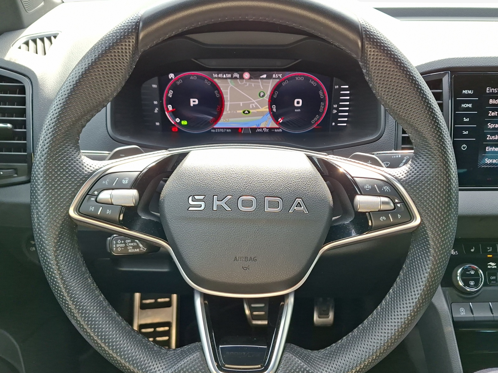 SKODA Karoq 2.0 TSI SportLine 4x4 DSG-image-9