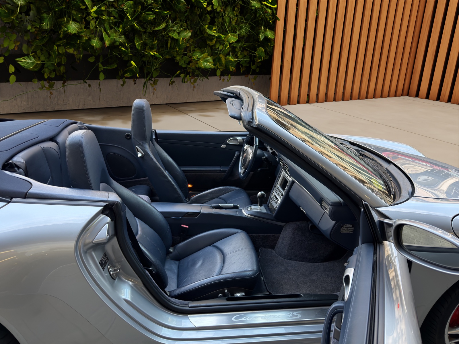 PORSCHE 911 Cabrio Carrera 4S-image-15