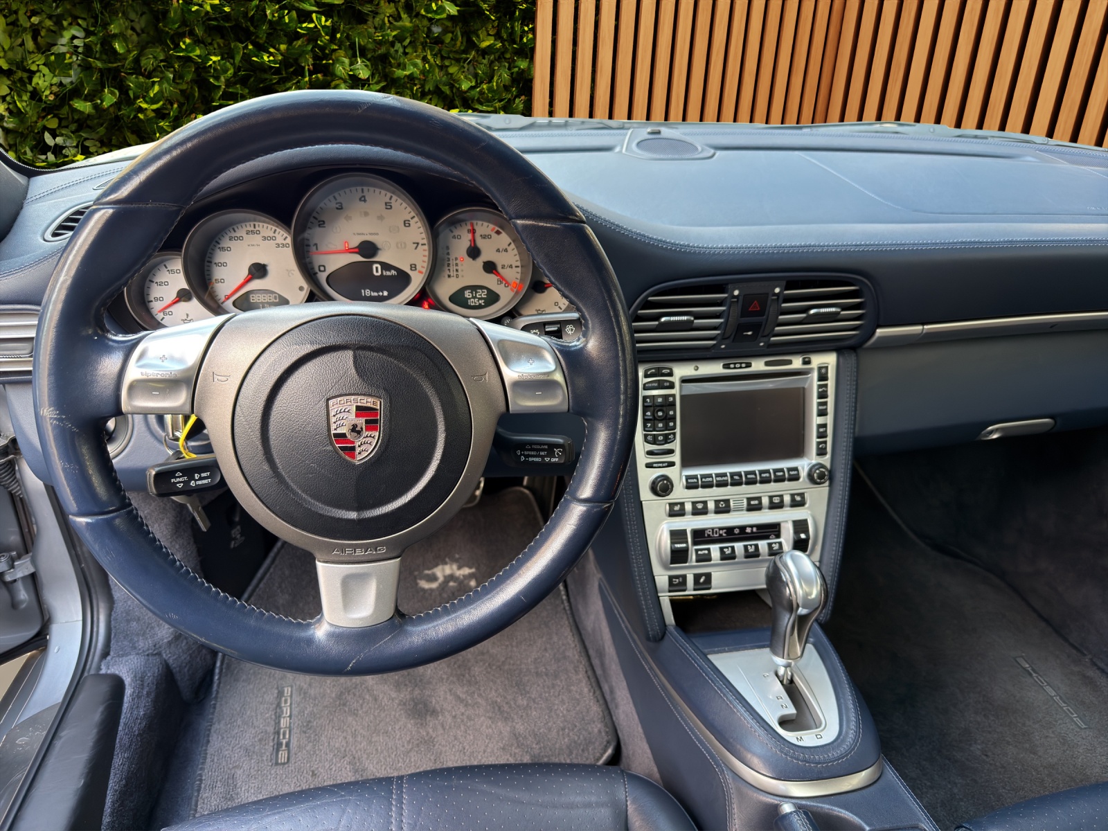 PORSCHE 911 Cabrio Carrera 4S-image-12