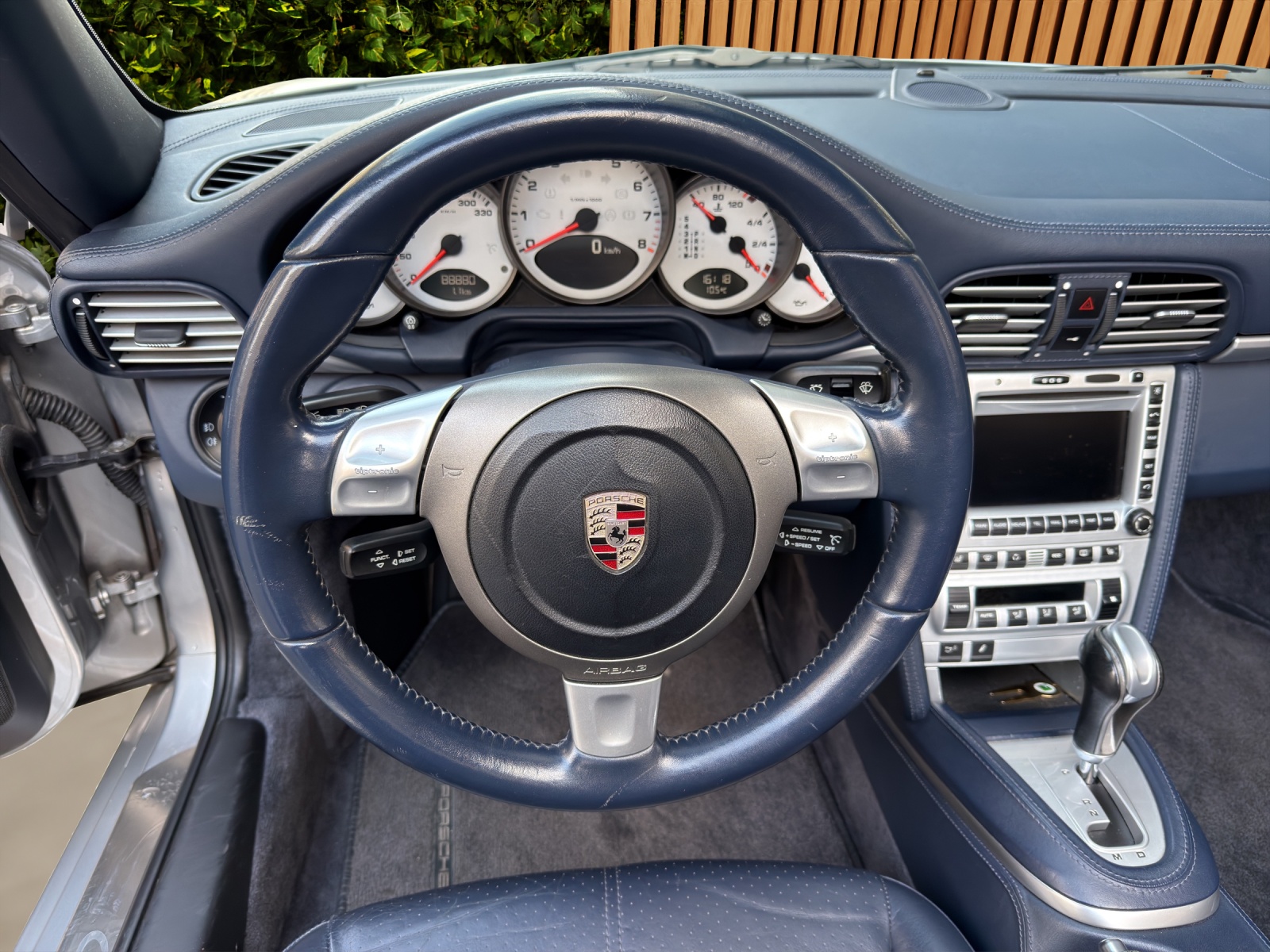 PORSCHE 911 Cabrio Carrera 4S-image-9