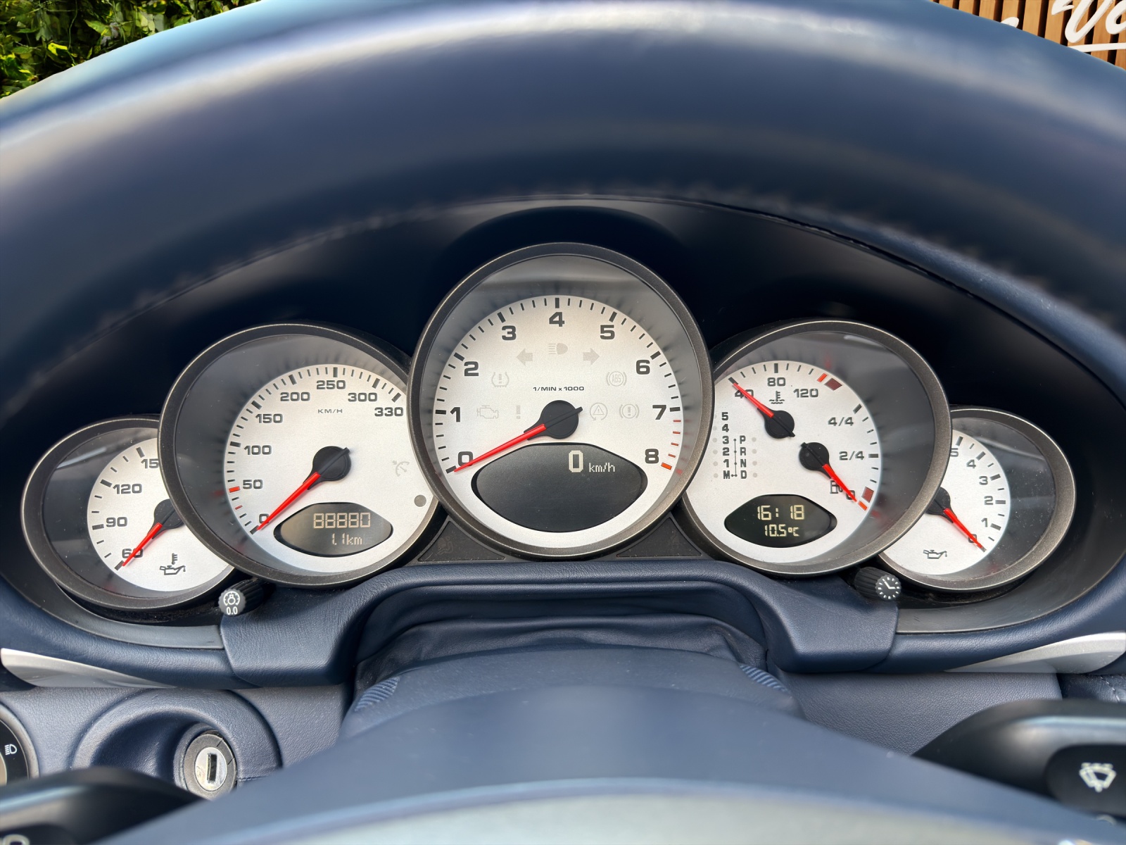 PORSCHE 911 Cabrio Carrera 4S-image-10