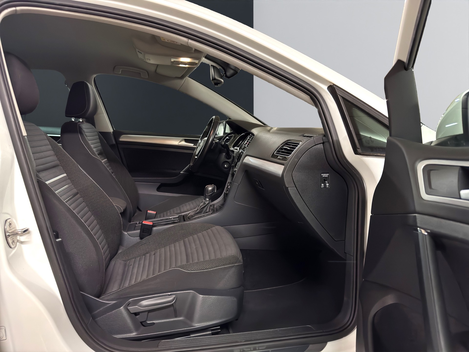 VW Golf 1.4 TSI Cup DSG-image-23