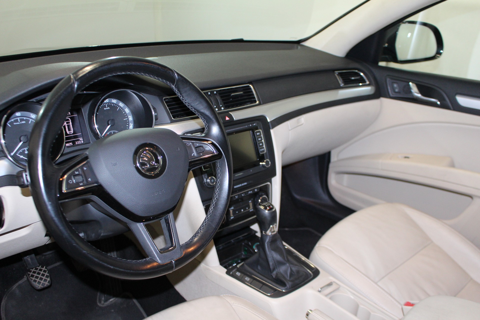 SKODA Superb Combi 1.8 TSI Elegance 4x4-image-11