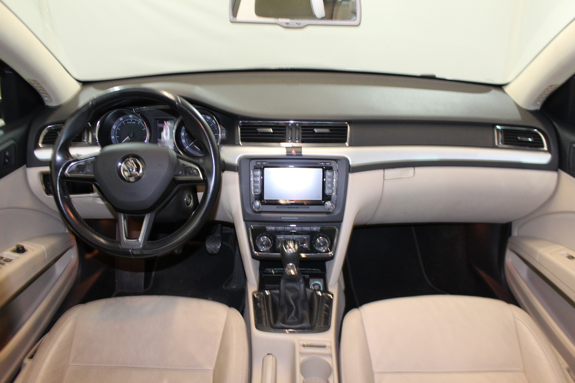 SKODA Superb Combi 1.8 TSI Elegance 4x4-image-12