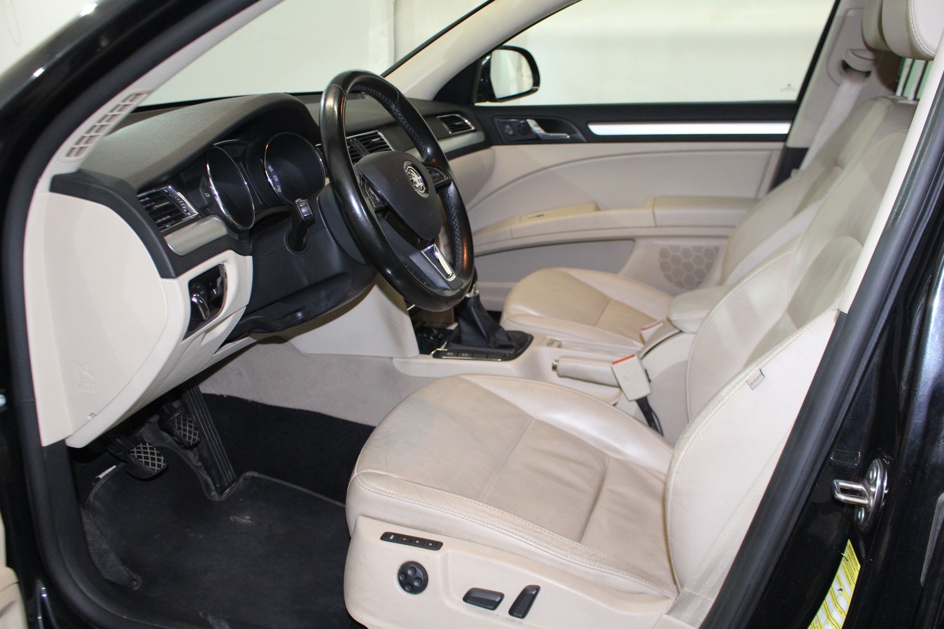SKODA Superb Combi 1.8 TSI Elegance 4x4-image-6