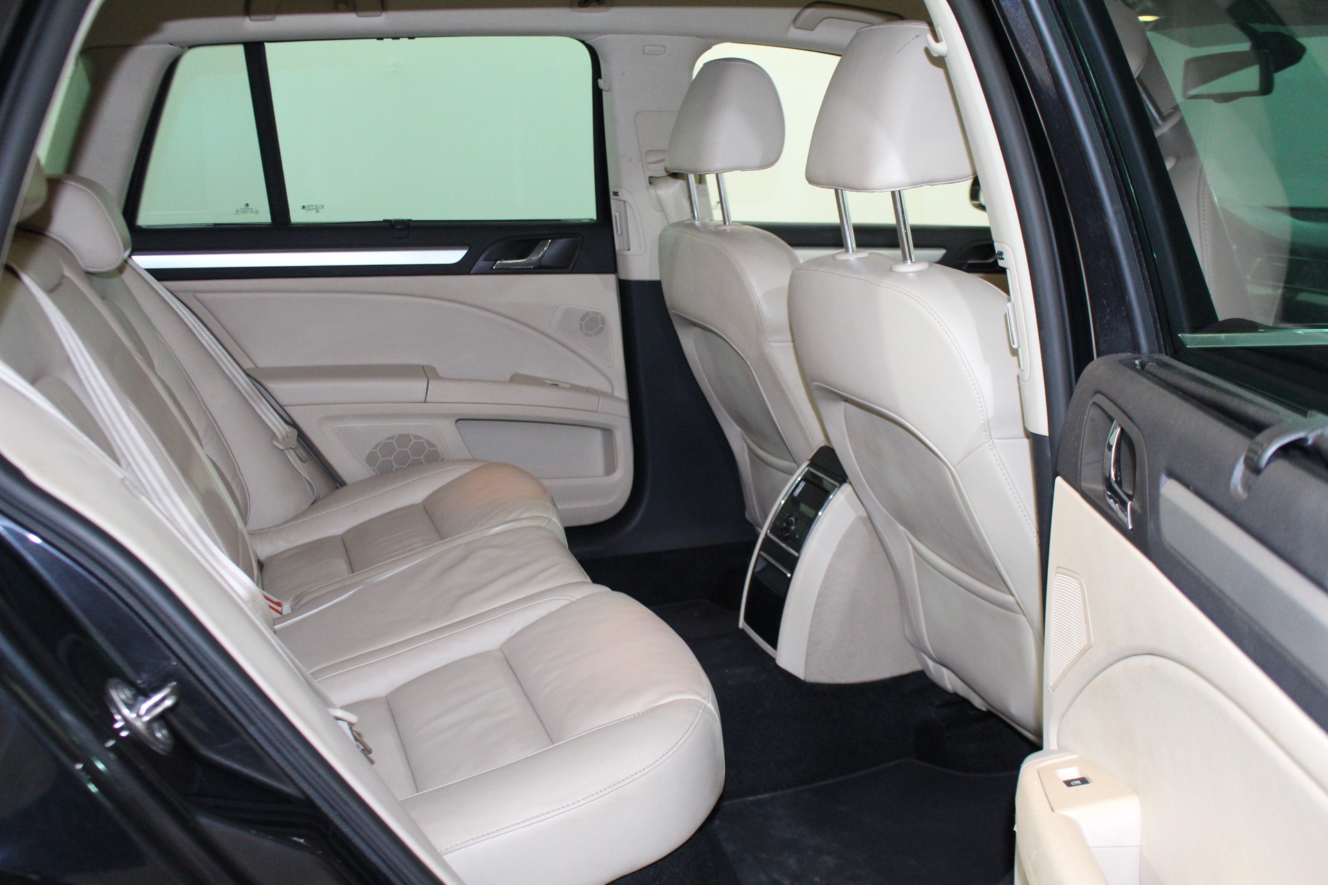 SKODA Superb Combi 1.8 TSI Elegance 4x4-image-9