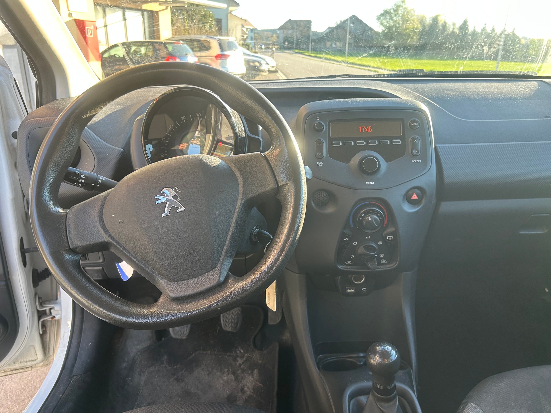 PEUGEOT 108 1.0 VTi Style-image-5