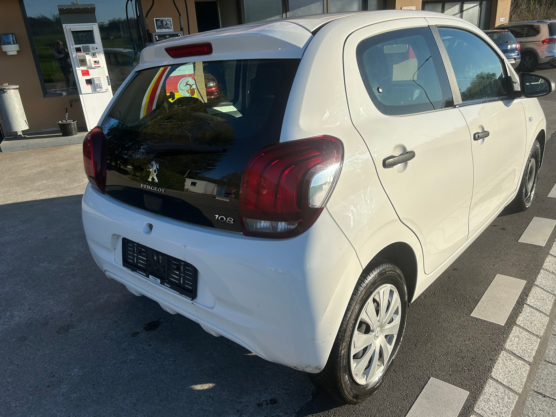 PEUGEOT 108 1.0 VTi Style-image-2