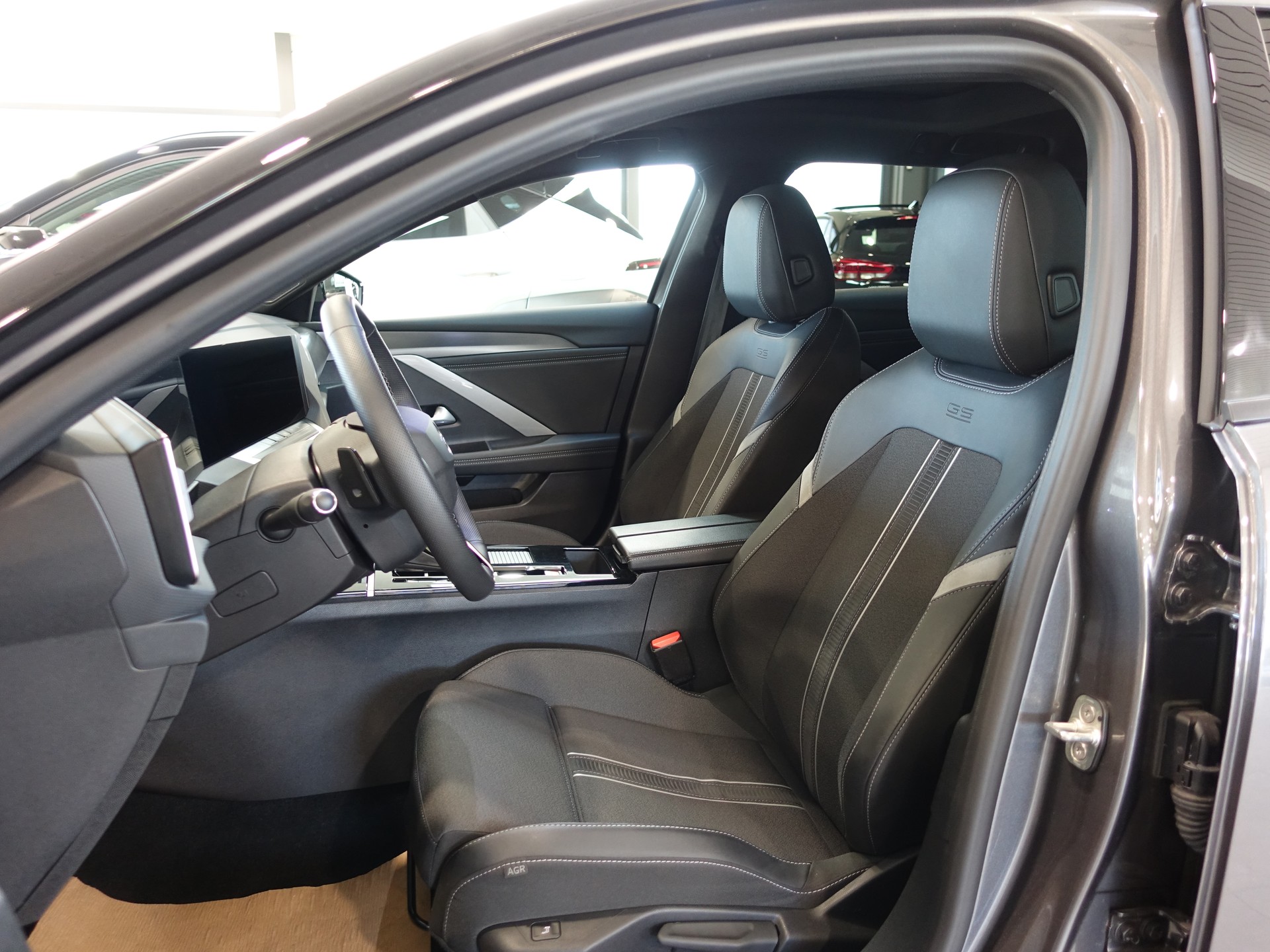 OPEL Astra ST 1.2i MHEV GS-image-17