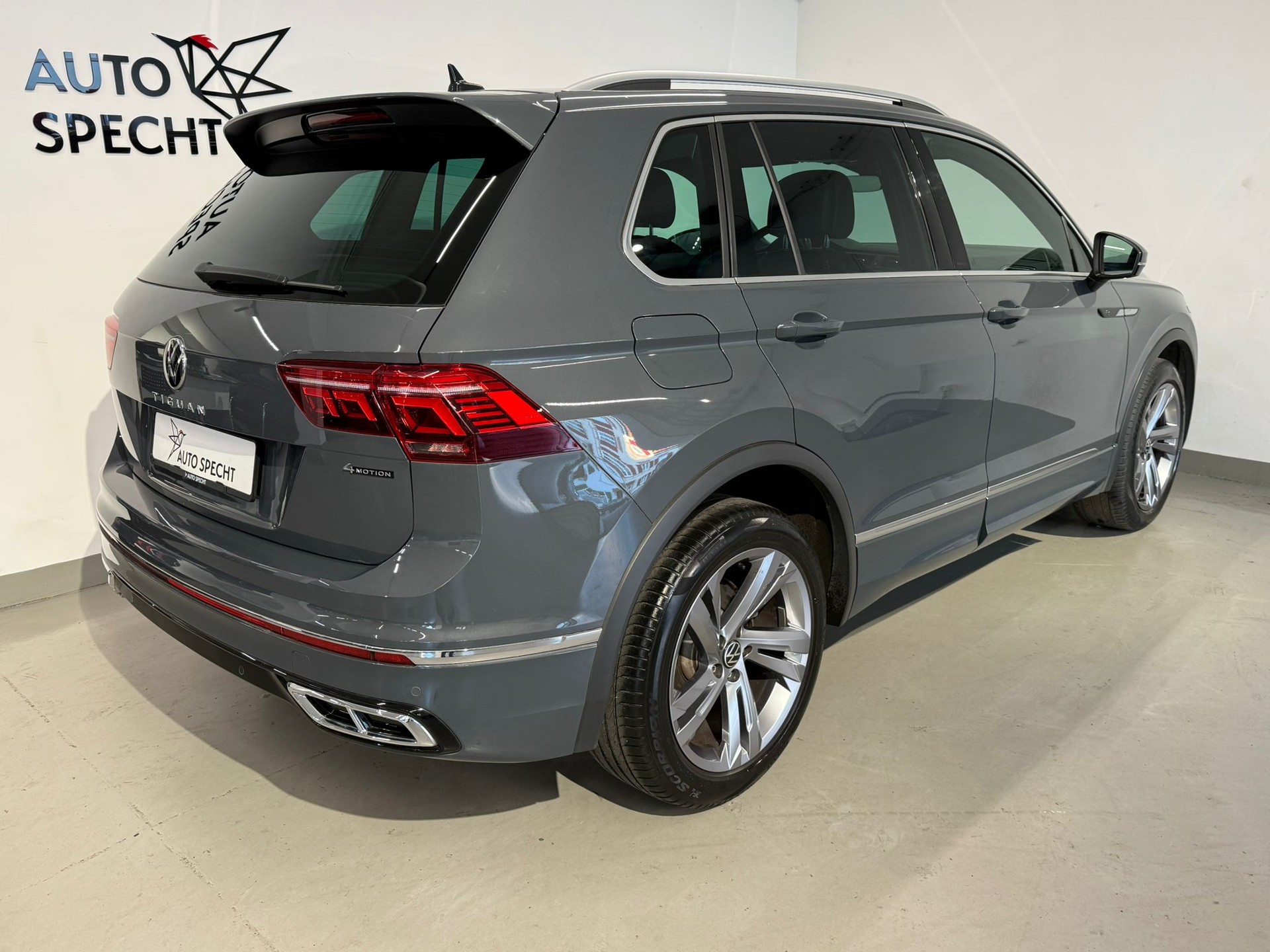 VW Tiguan 2.0TSI R-Line 4Motion DSG-image-3