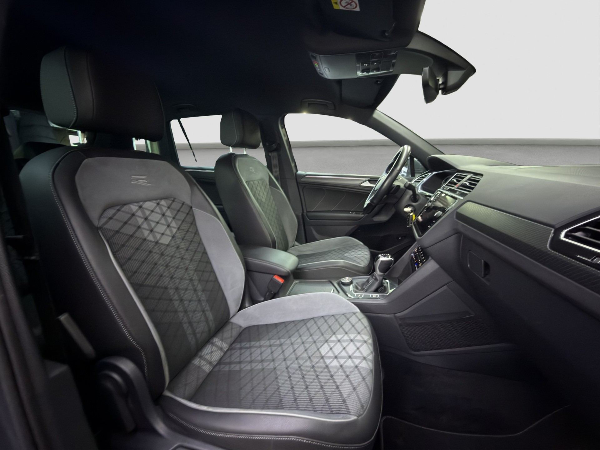 VW Tiguan 2.0TSI R-Line 4Motion DSG-image-13