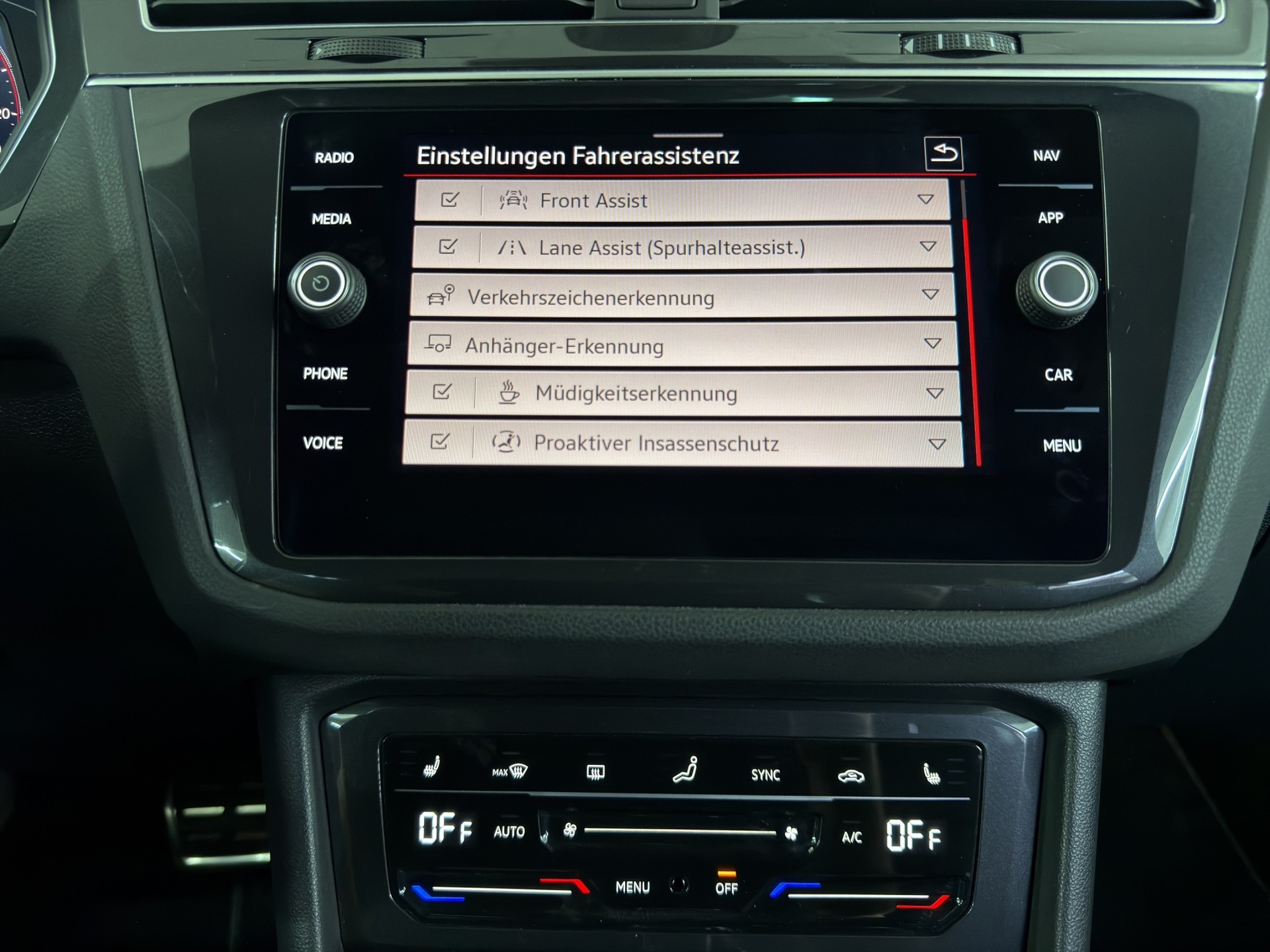 VW Tiguan 2.0TSI R-Line 4Motion DSG-image-24