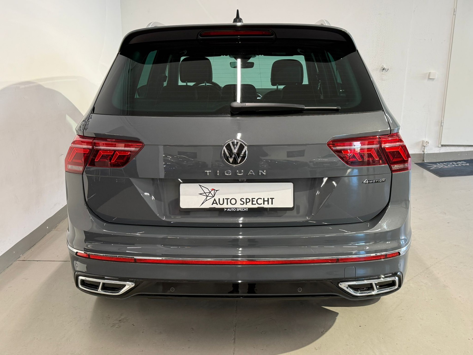VW Tiguan 2.0TSI R-Line 4Motion DSG-image-5
