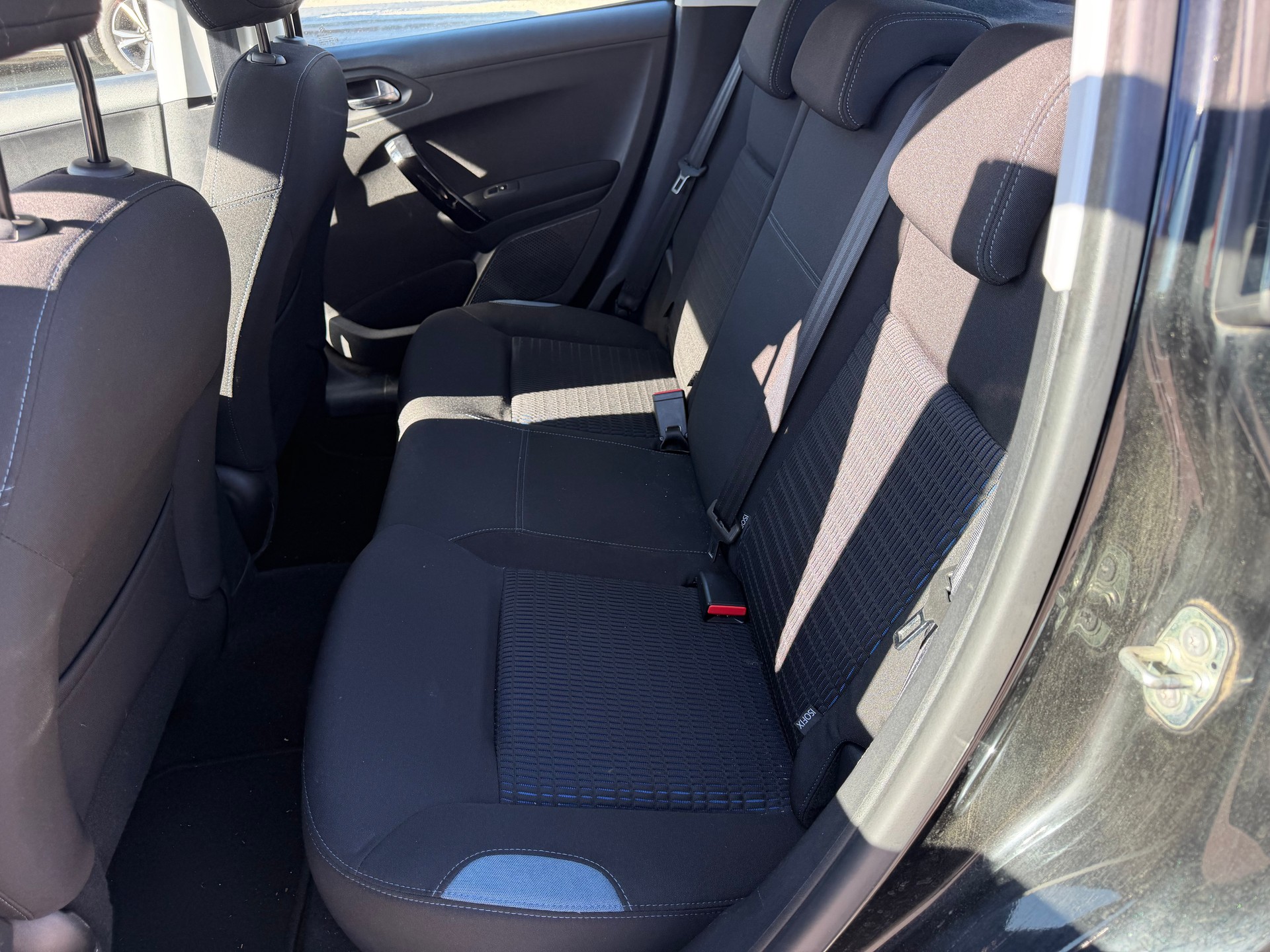 PEUGEOT 208 1.6 VTI Allure-image-8