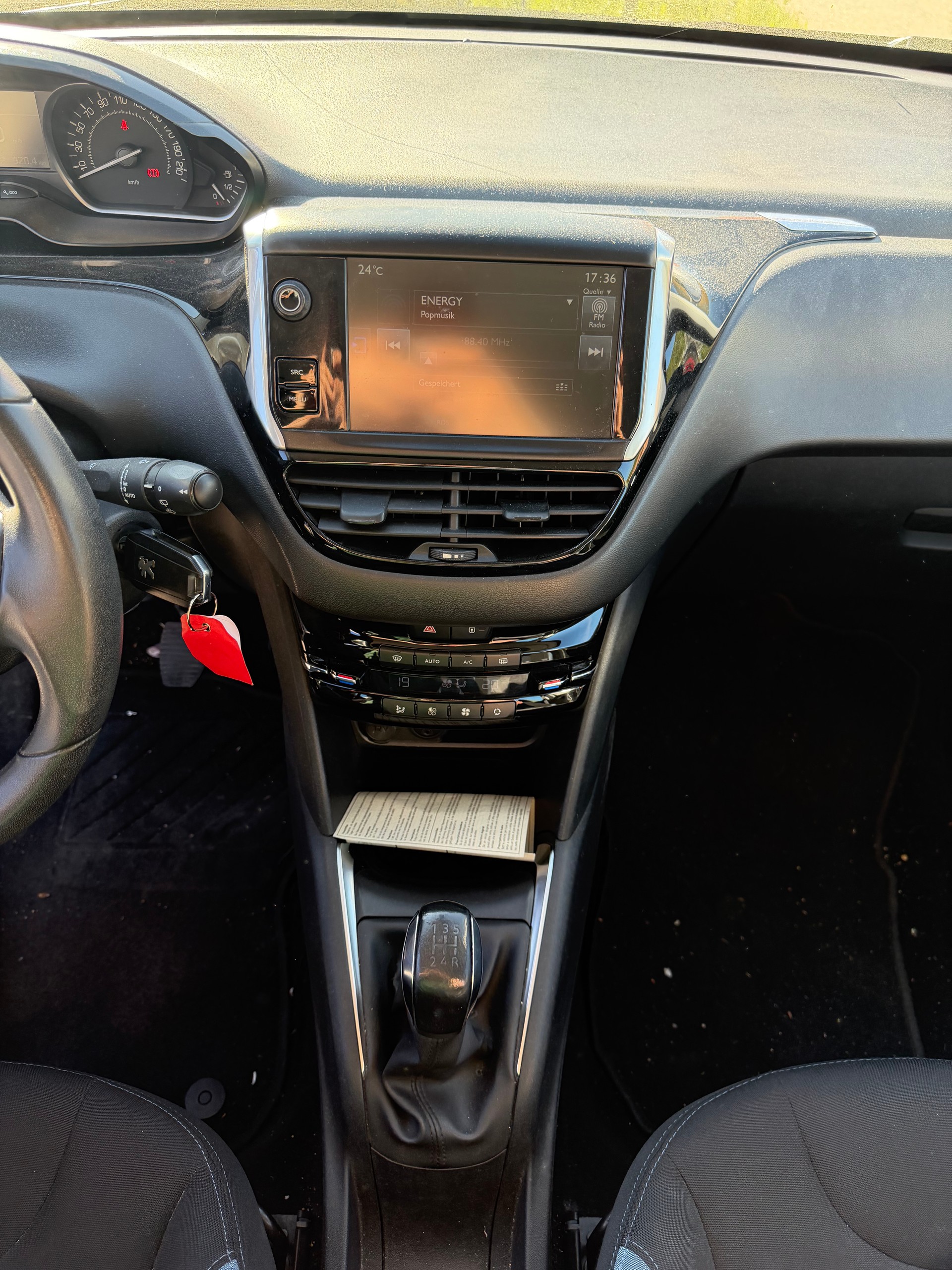 PEUGEOT 208 1.6 VTI Allure-image-5