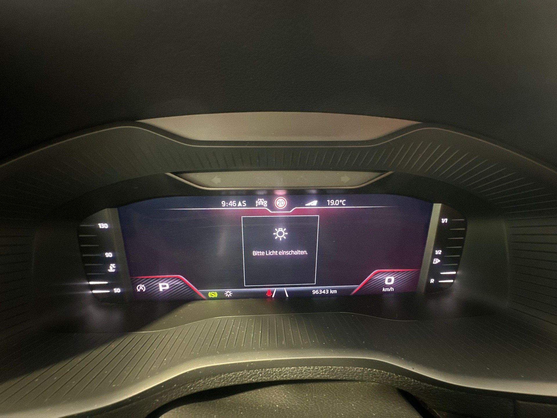 SKODA Karoq 2.0 TSI SportLine DSG 4x4-image-9